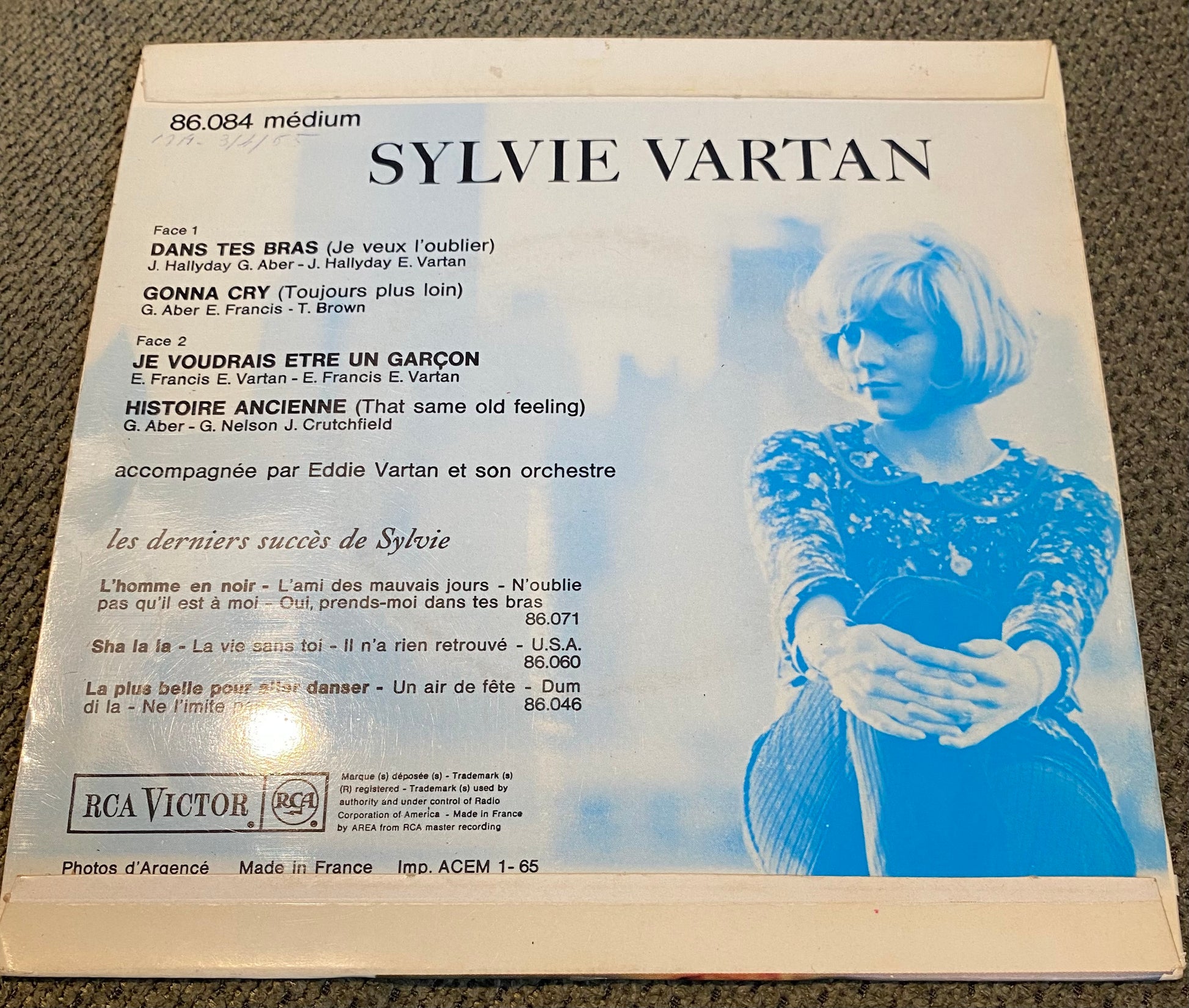 Disque vinyle 45 tours Sylvie Vartan. Dans tes bras.