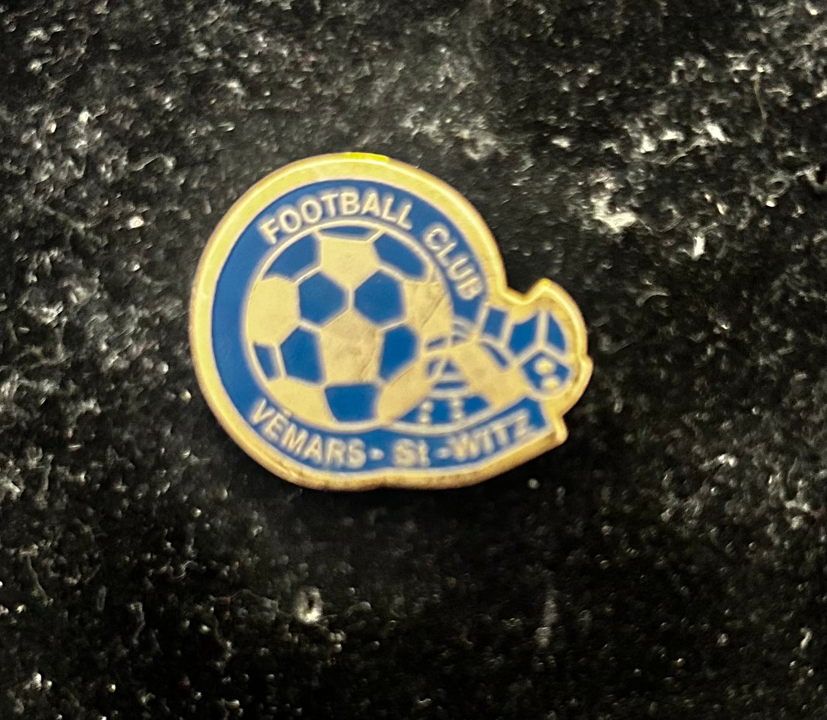 Pin’s vintage Football Club Vemars saint Witz