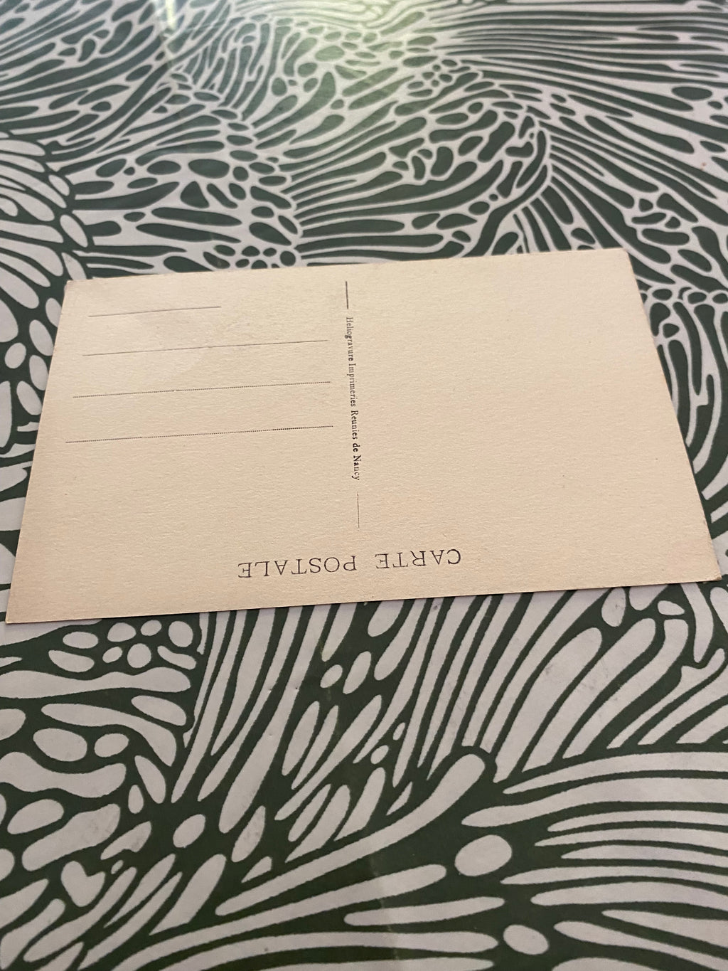 Carte postale les médailles de la monnaie Serie moderne. Porteuse de fleurs.