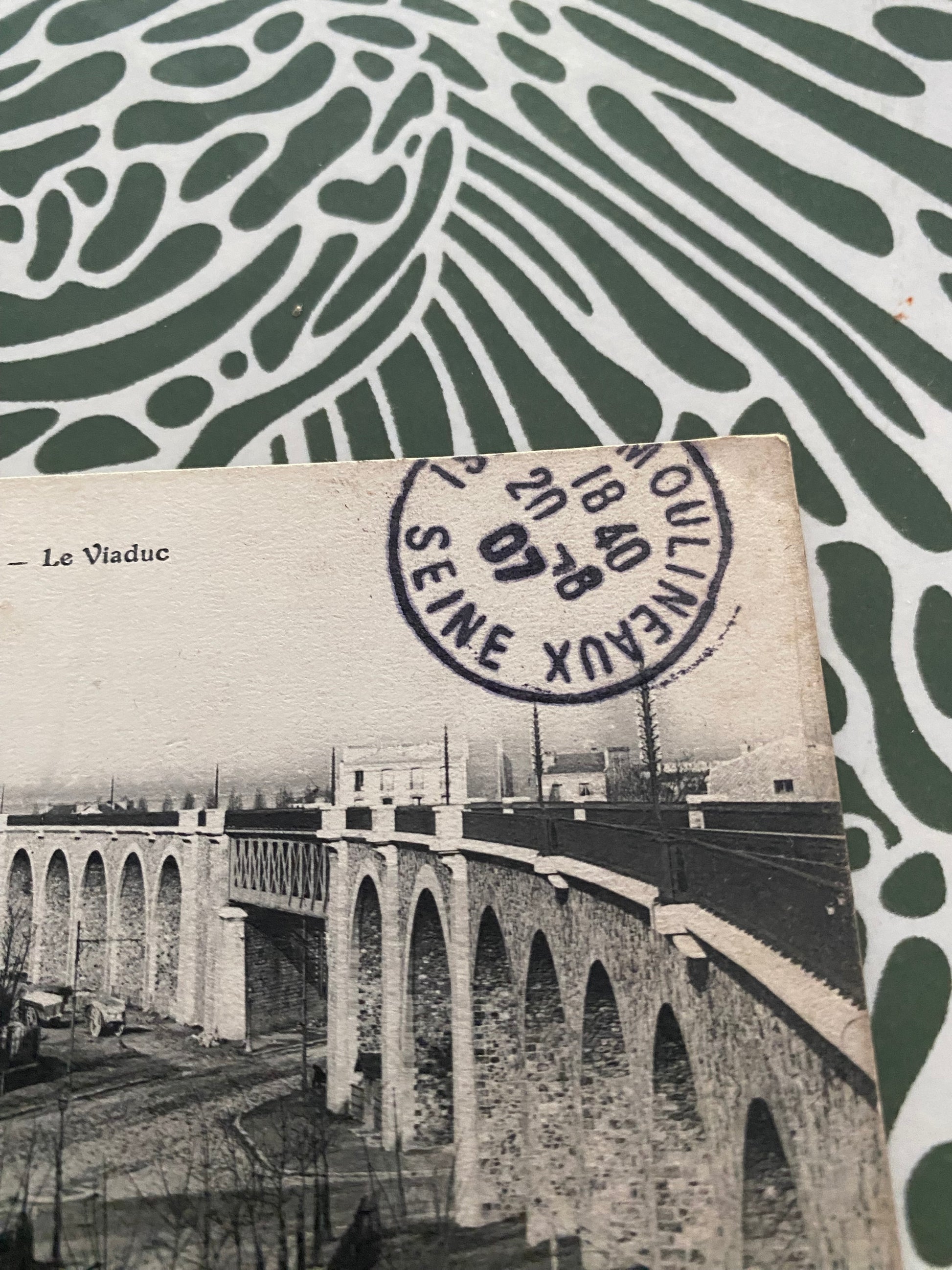 Carte postale ancienne. Issy-les-Moulineaux. Le viaduc 1907