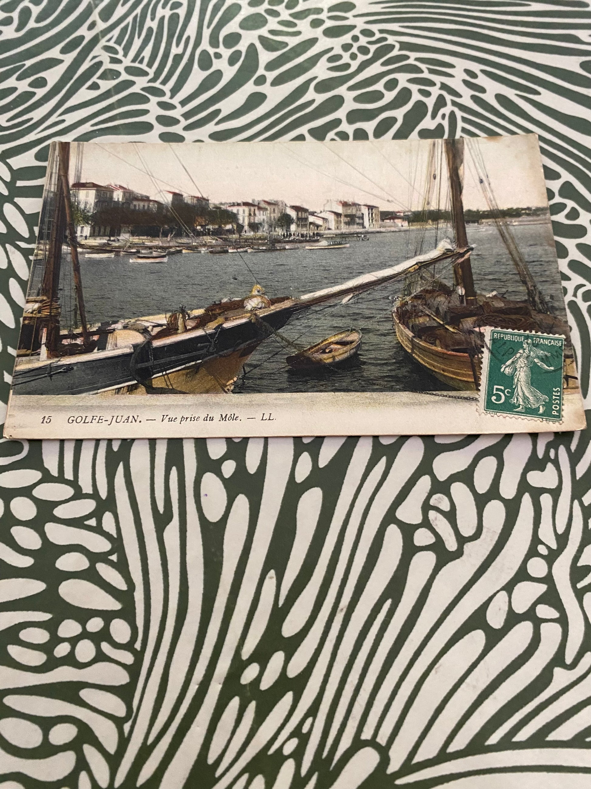 Carte postale ancienne Golfe Juan. Vue prise du Môle. LL