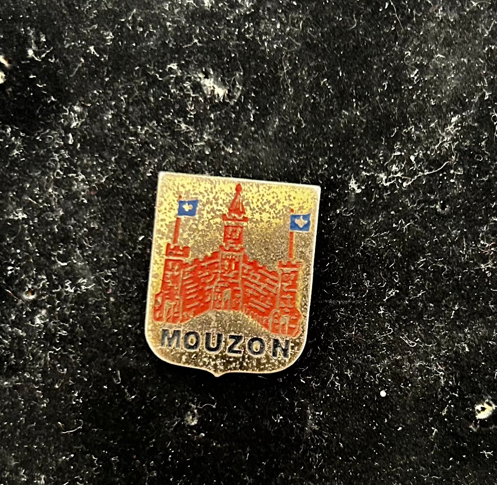 Pin’s ancien de collection Château Mouzon