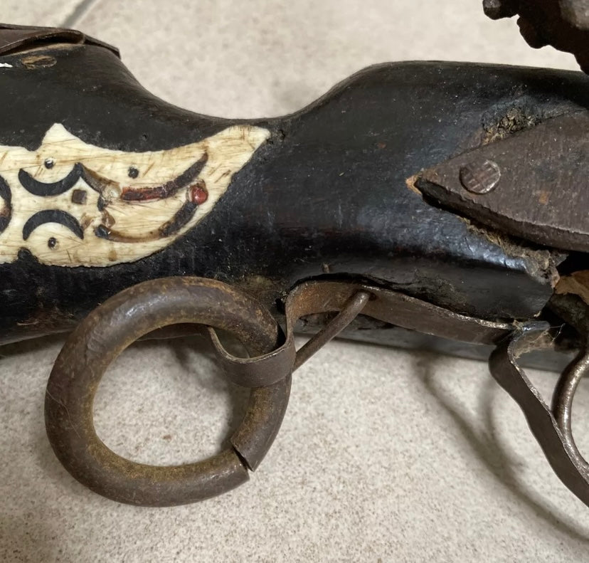 Jouet ? Objet de décoration fusil turc ou marocain du 19ieme bois et métal 53 cm