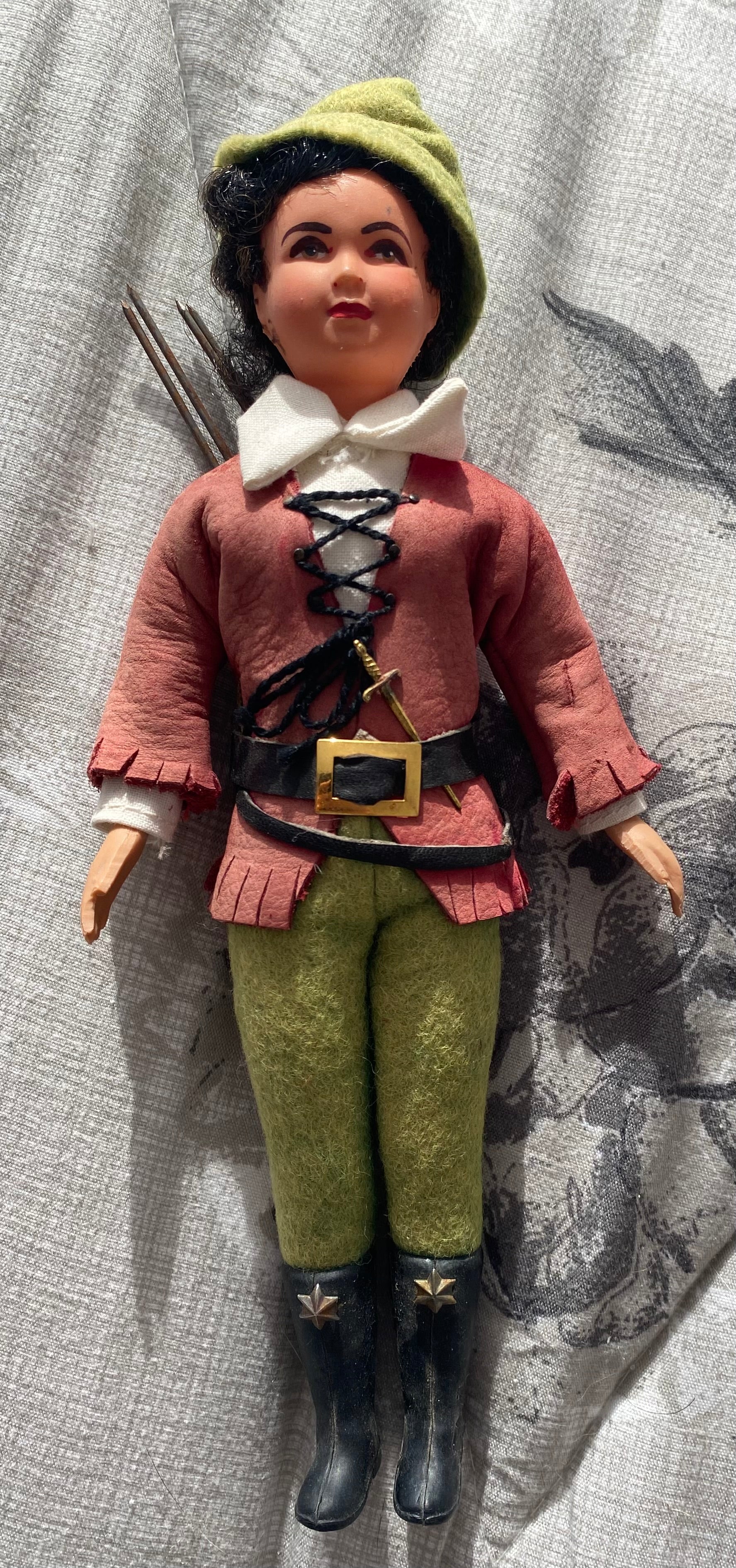 Poupée, ancienne année 50-60 Thierry la fronde certainement de la série ORTF hauteur 23 cm