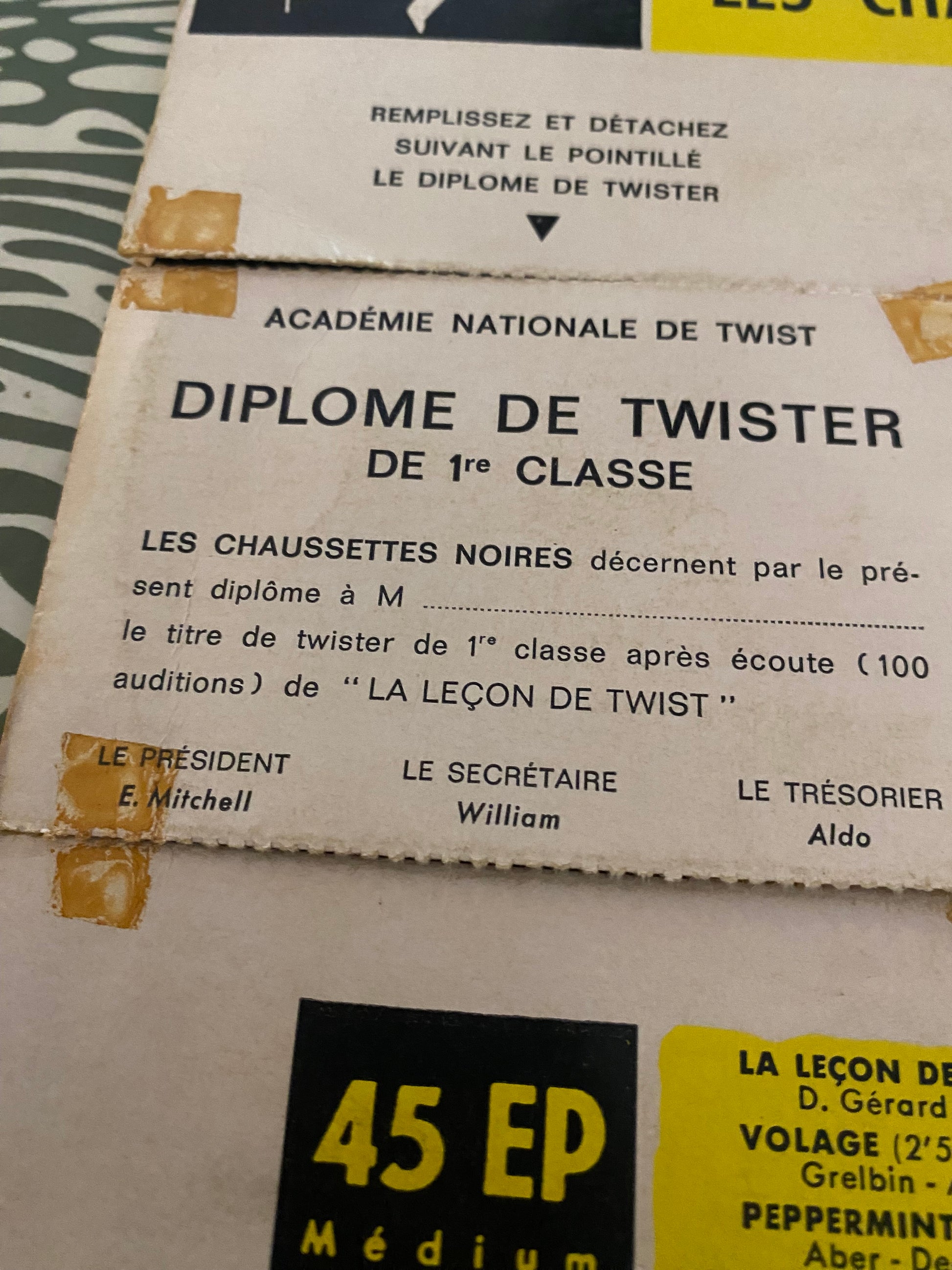 Disque vinyle 45 tours Les chaussettes noires. La leçon de twist