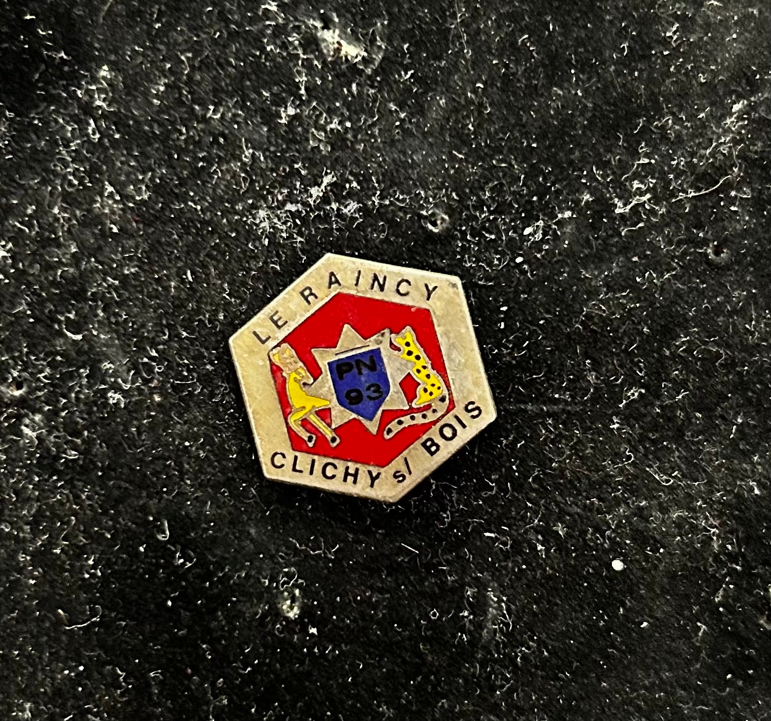 Pin’s ancien de collection Ville Le Raincy Clichy sous-bois