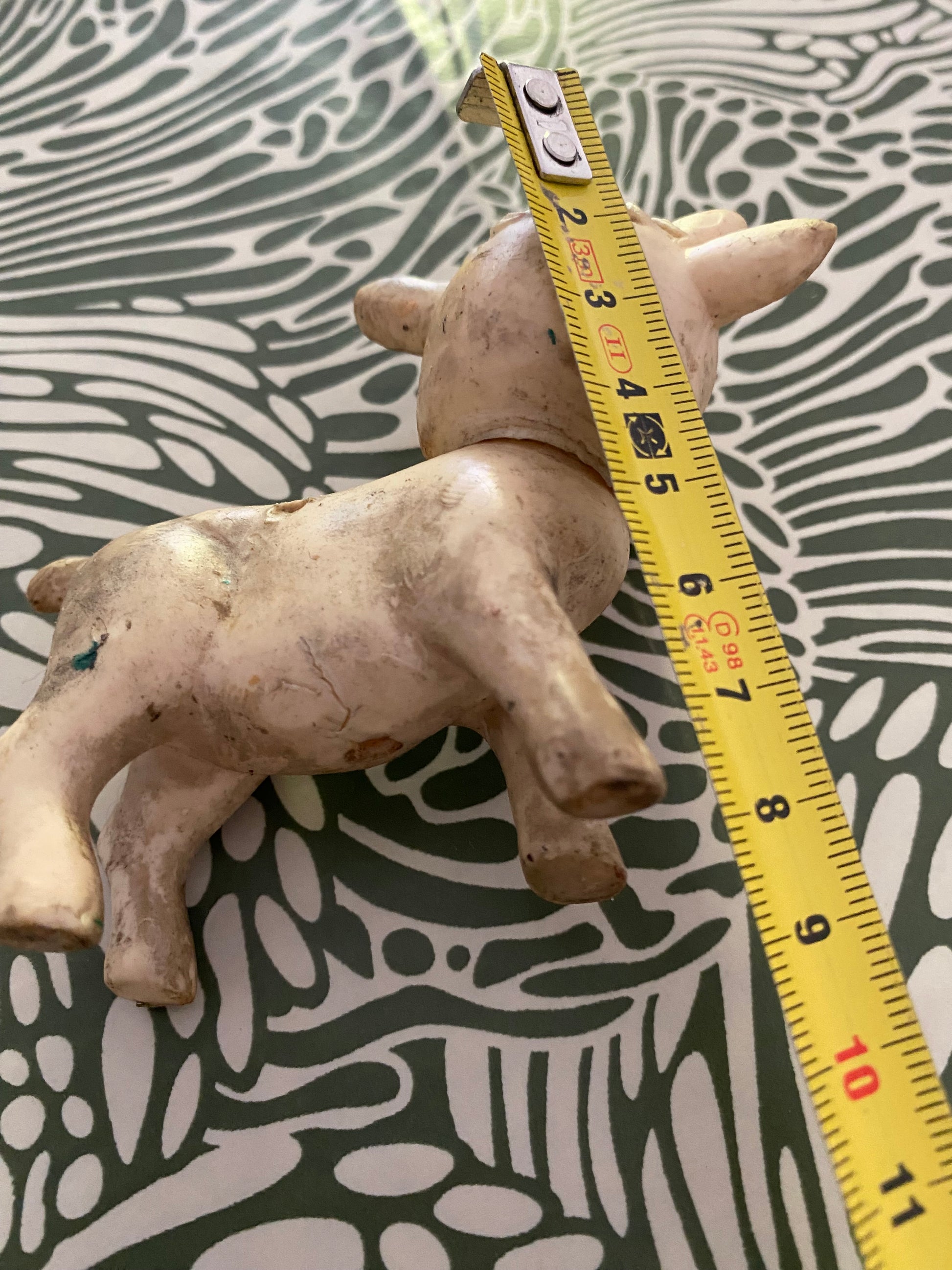 Figurine ancienne Vache pouet pouet.