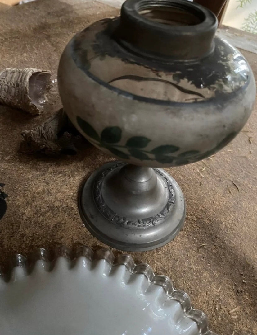 Lampe à pétrole ancienne verre et métal avec accessoires d’origines.