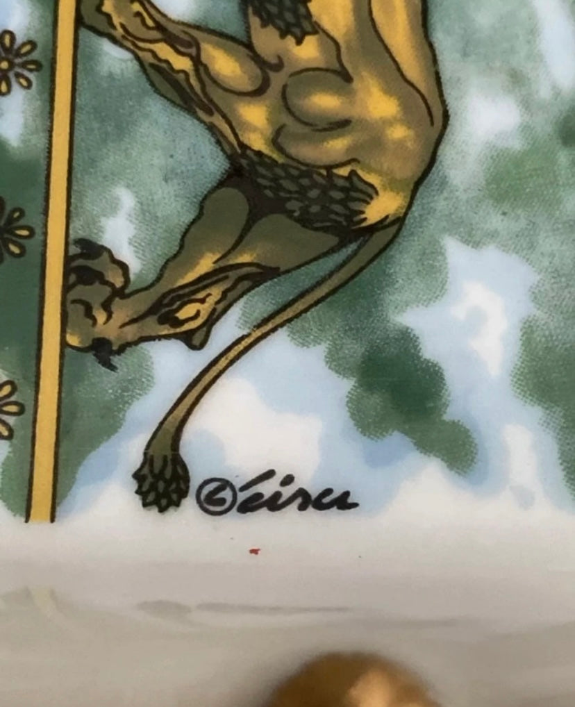 Cendrier ancien en porcelaine dessin lion. Signature apparente