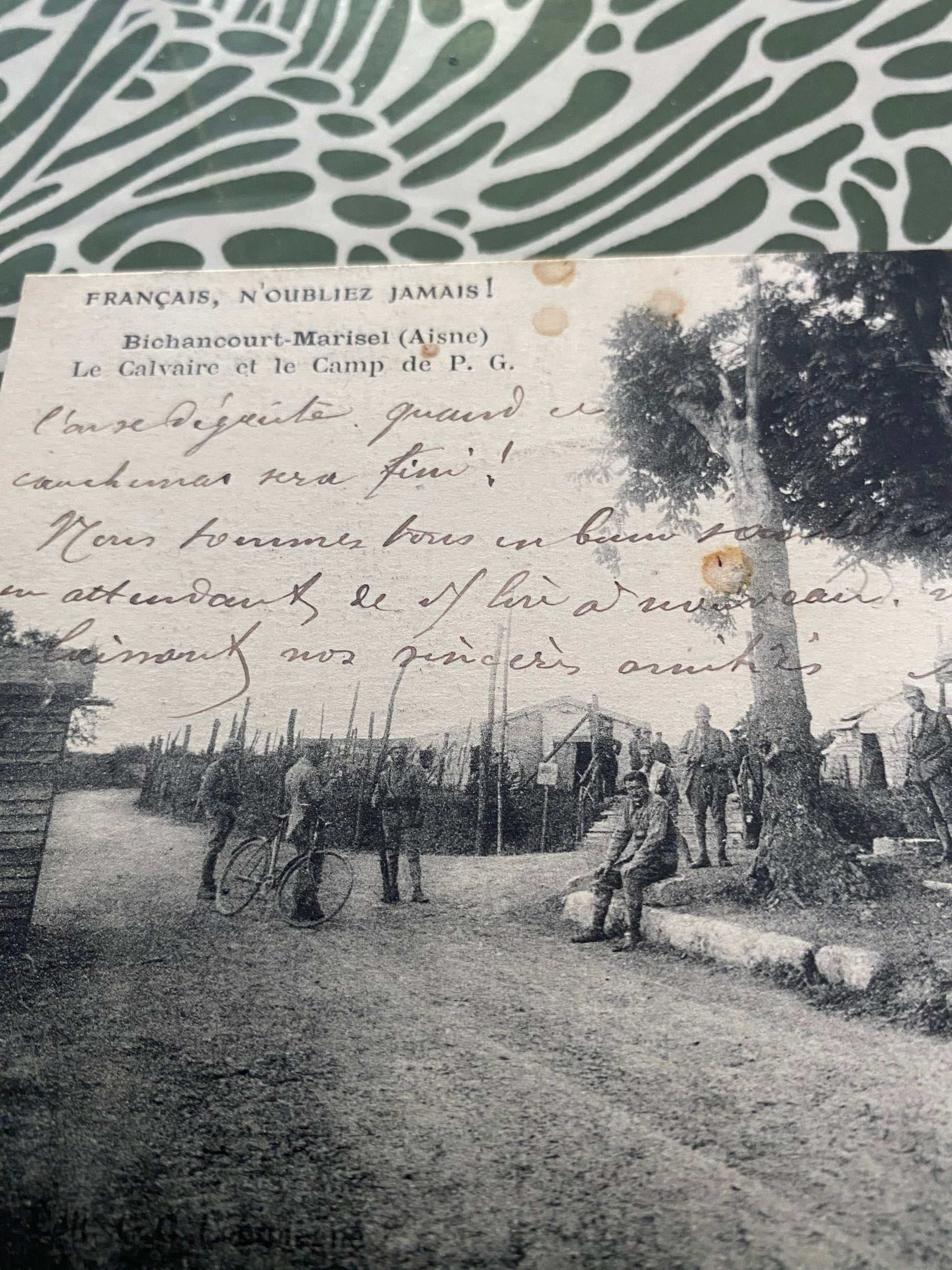 Carte postales ancienne Bichancourt-Marisel Le calvaire et le camp de P. G. Français n’oubliez jamais