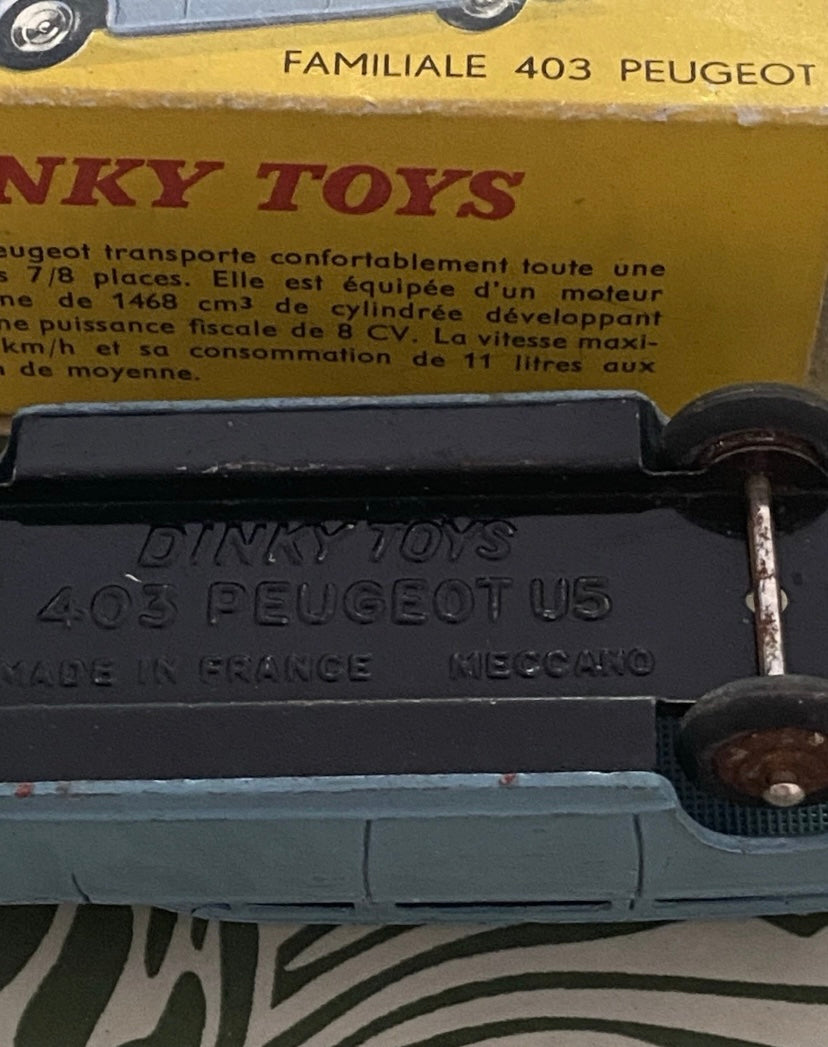 Dinky Toys voiture ancienne Familial 403 Peugeot U5 dans sa boîte d’origine