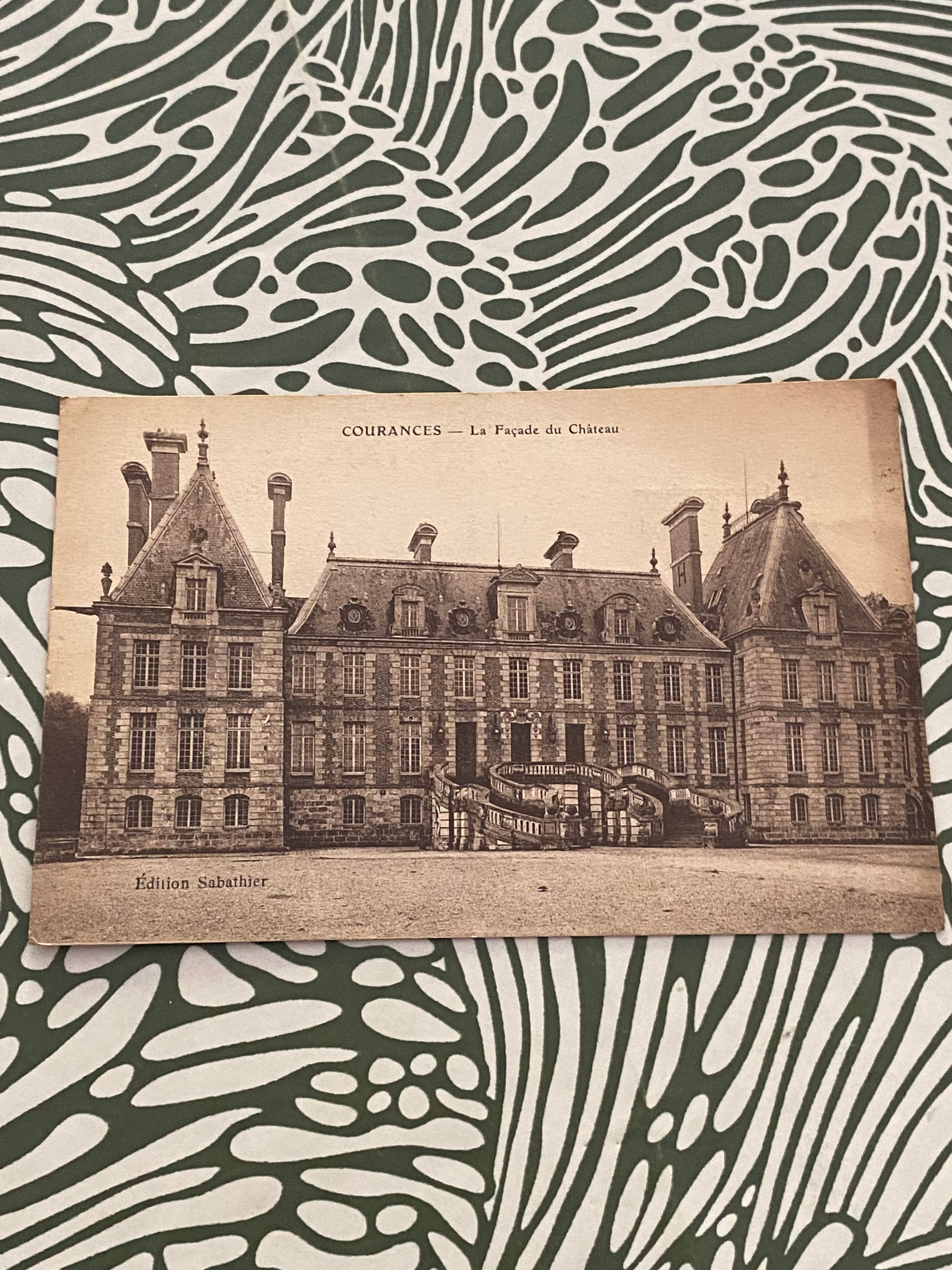 Carte postale ancienne Courances. La façade du château