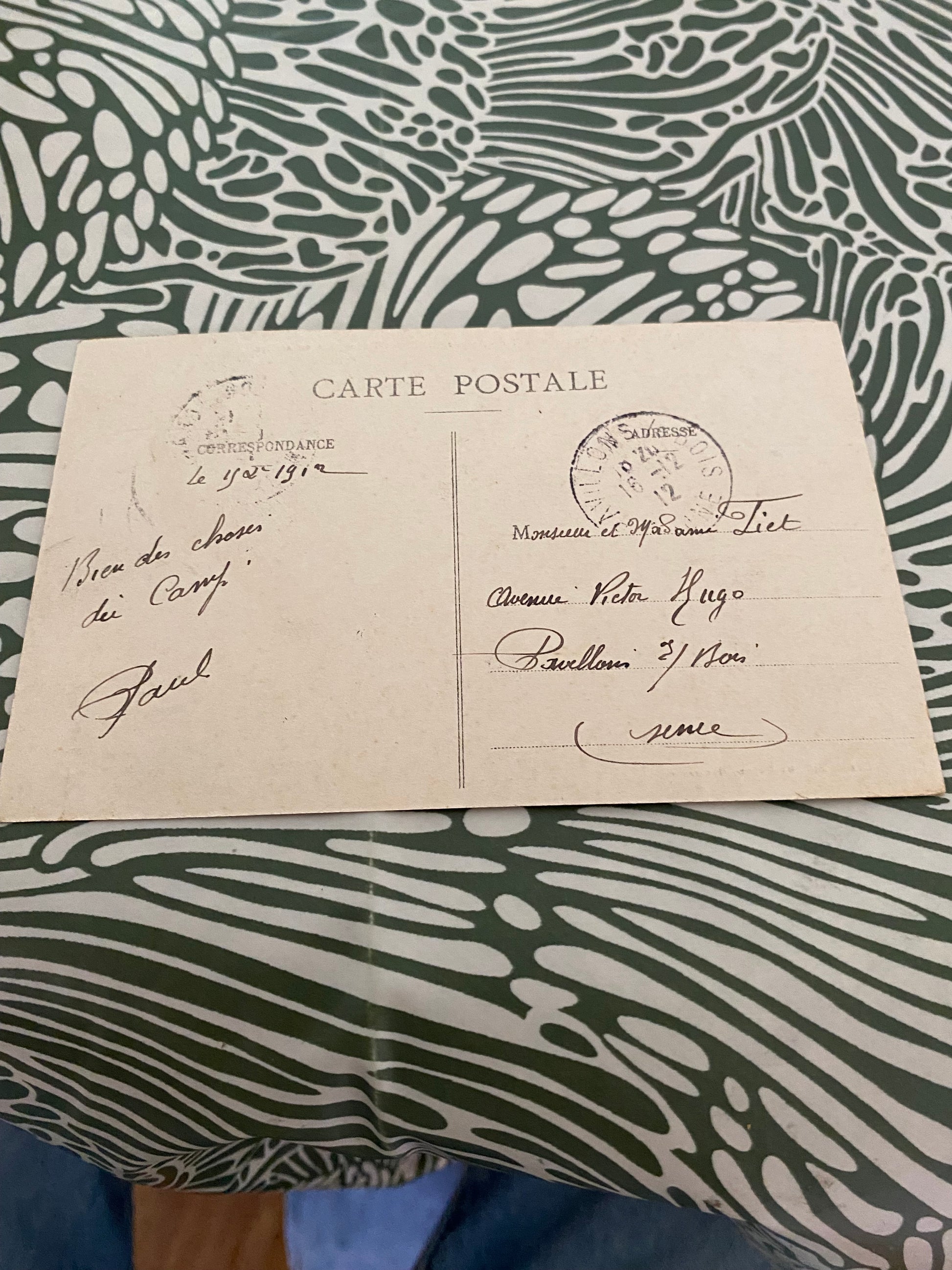Carte postale L’Artillerie de Campagne au tir. Amener les avant-Trains face en arrière