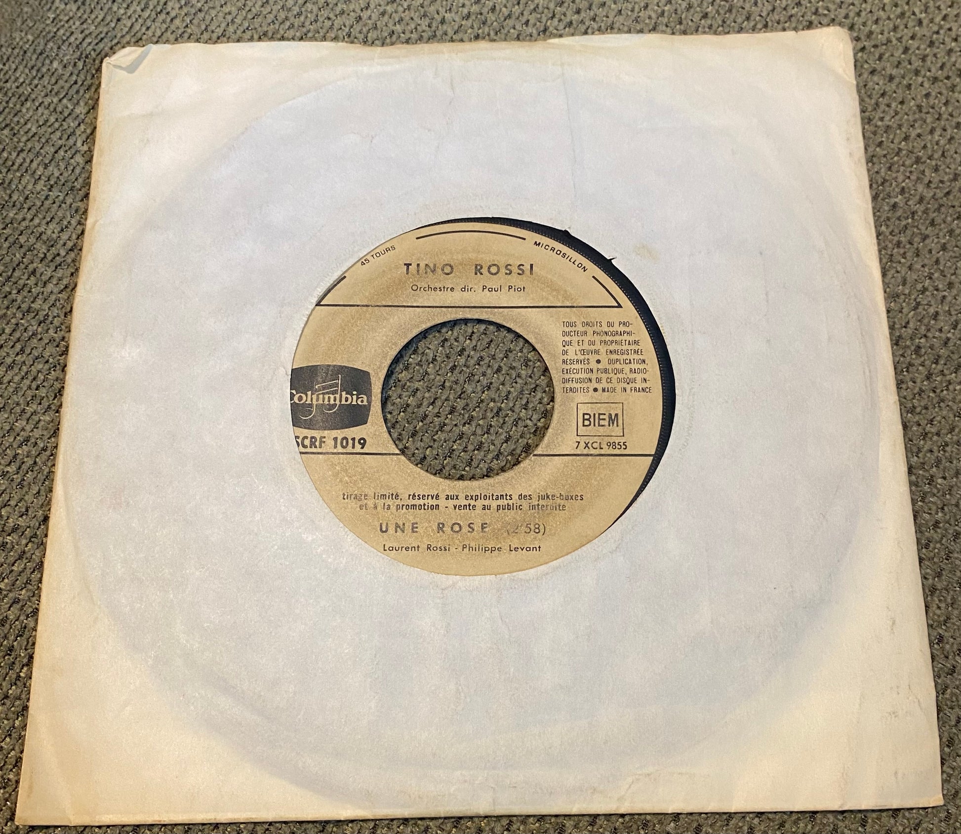 Disque vinyle 45 tours Tino Rossi. Une rose