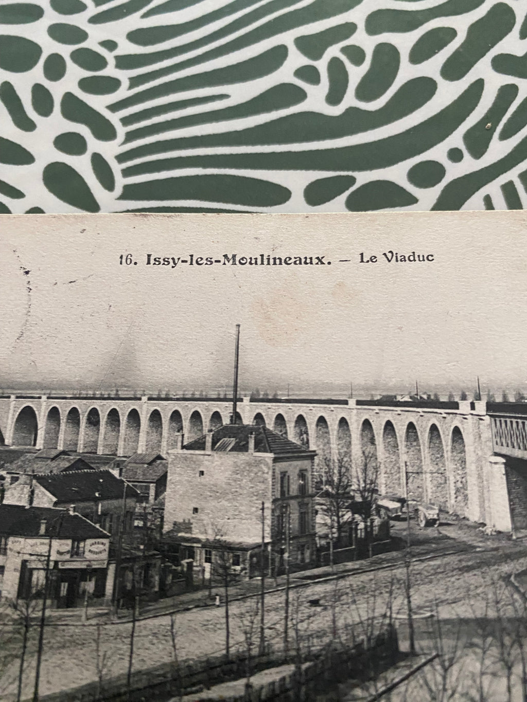 Carte postale ancienne. Issy-les-Moulineaux. Le viaduc 1907