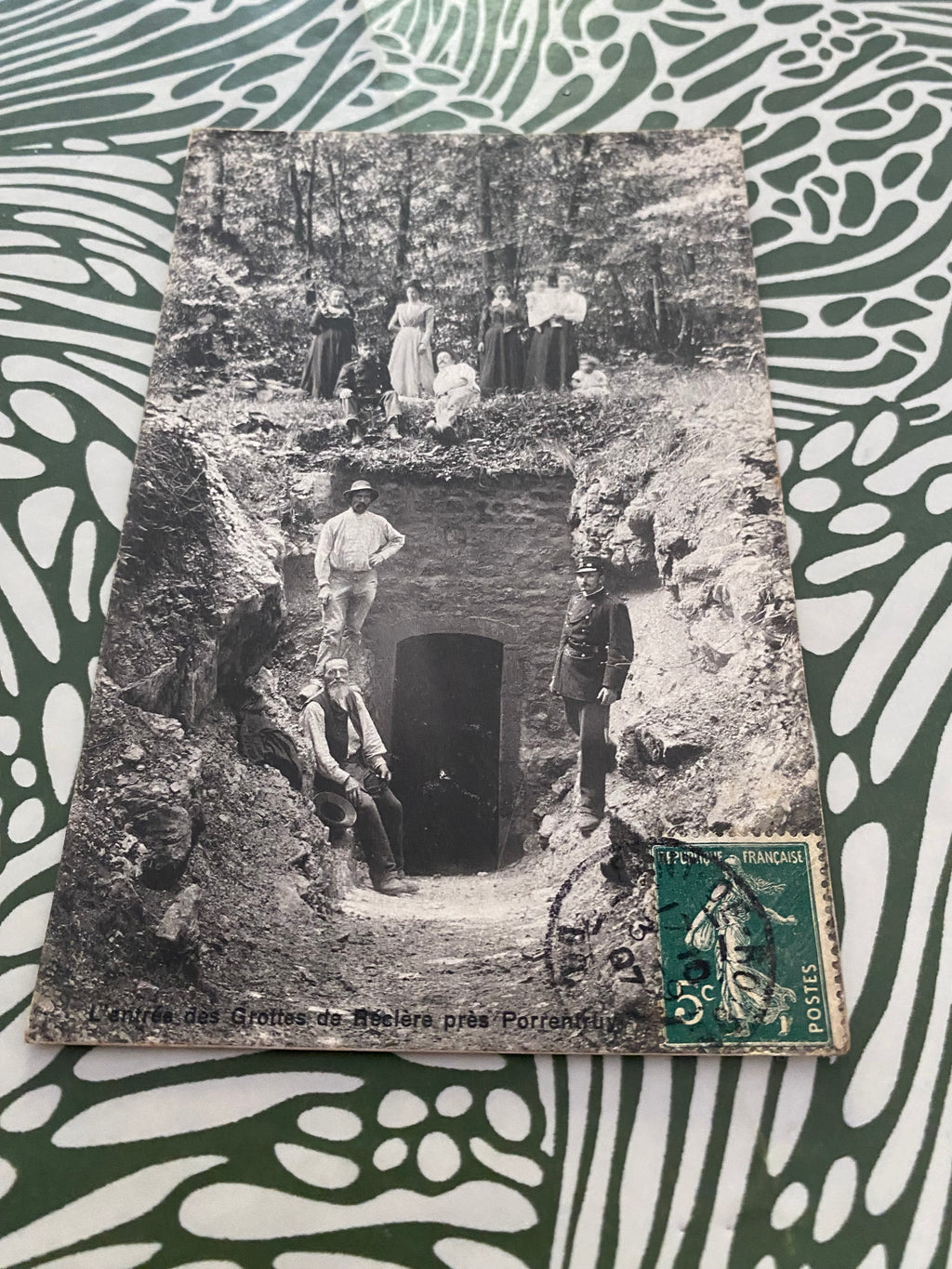 Carte postale ancienne L’Entrée des grottes de Réclère près Portentuy. 1907