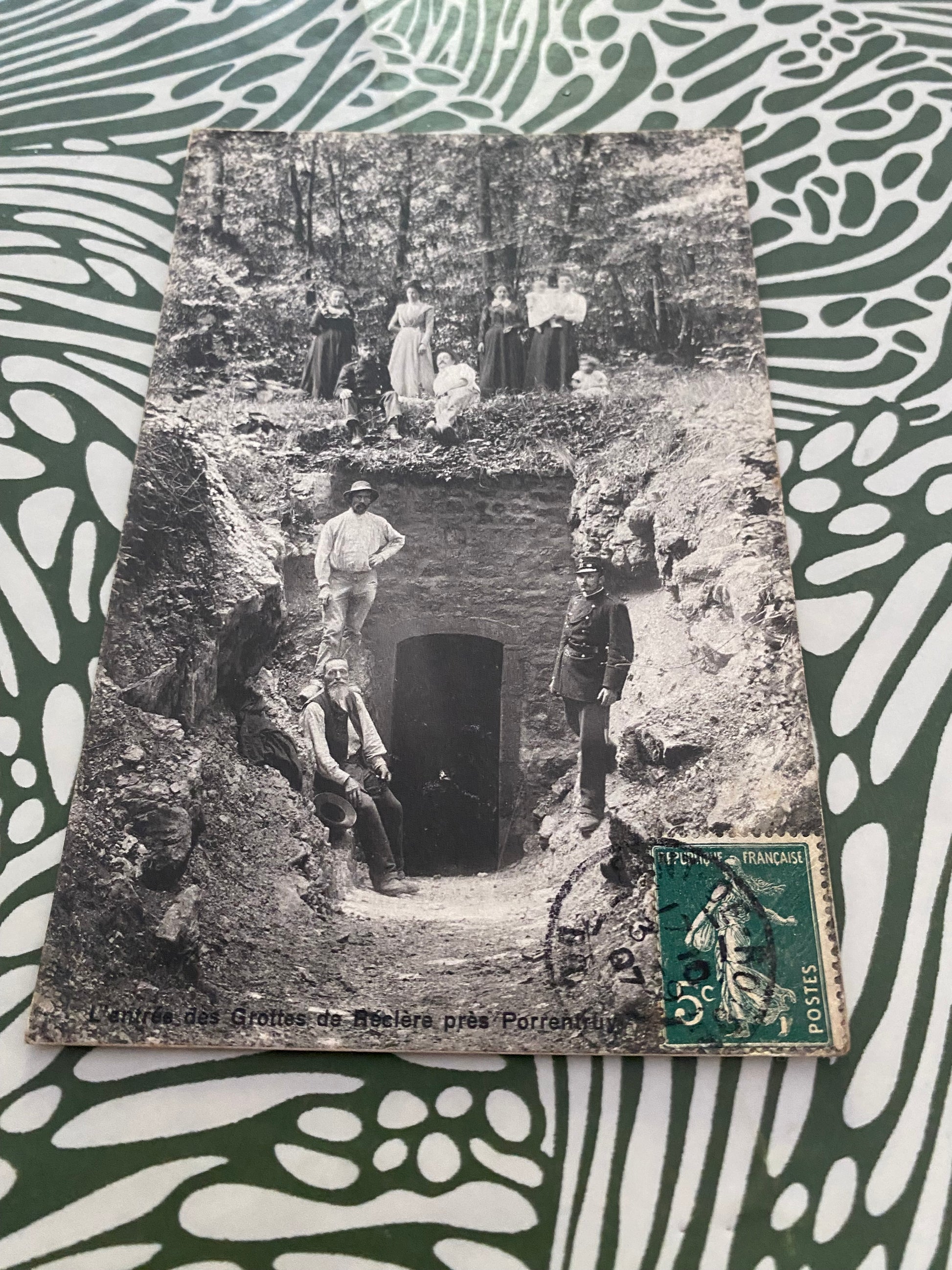 Carte postale ancienne L’Entrée des grottes de Réclère près Portentuy. 1907