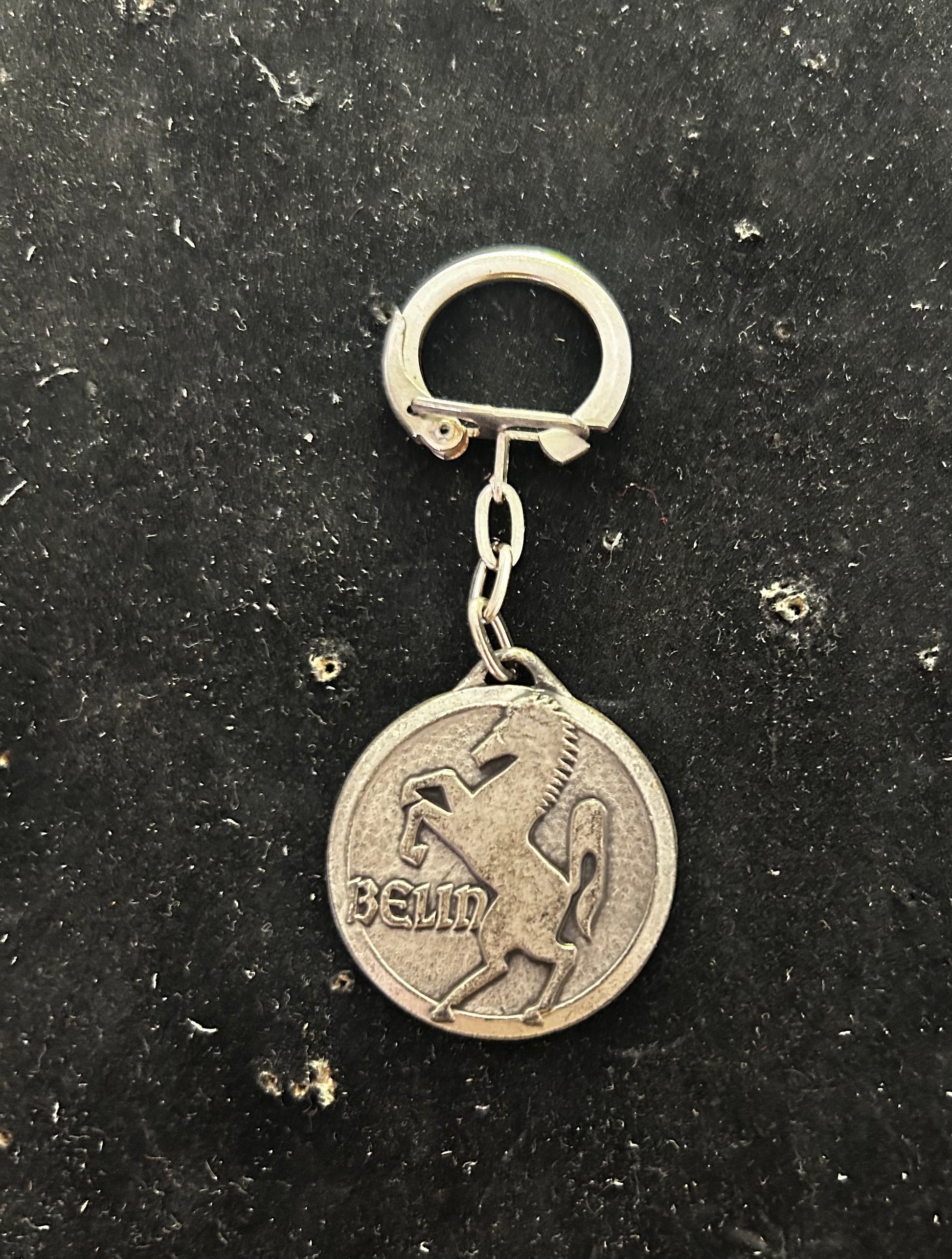 Porte clefs ancien Belin. En métal