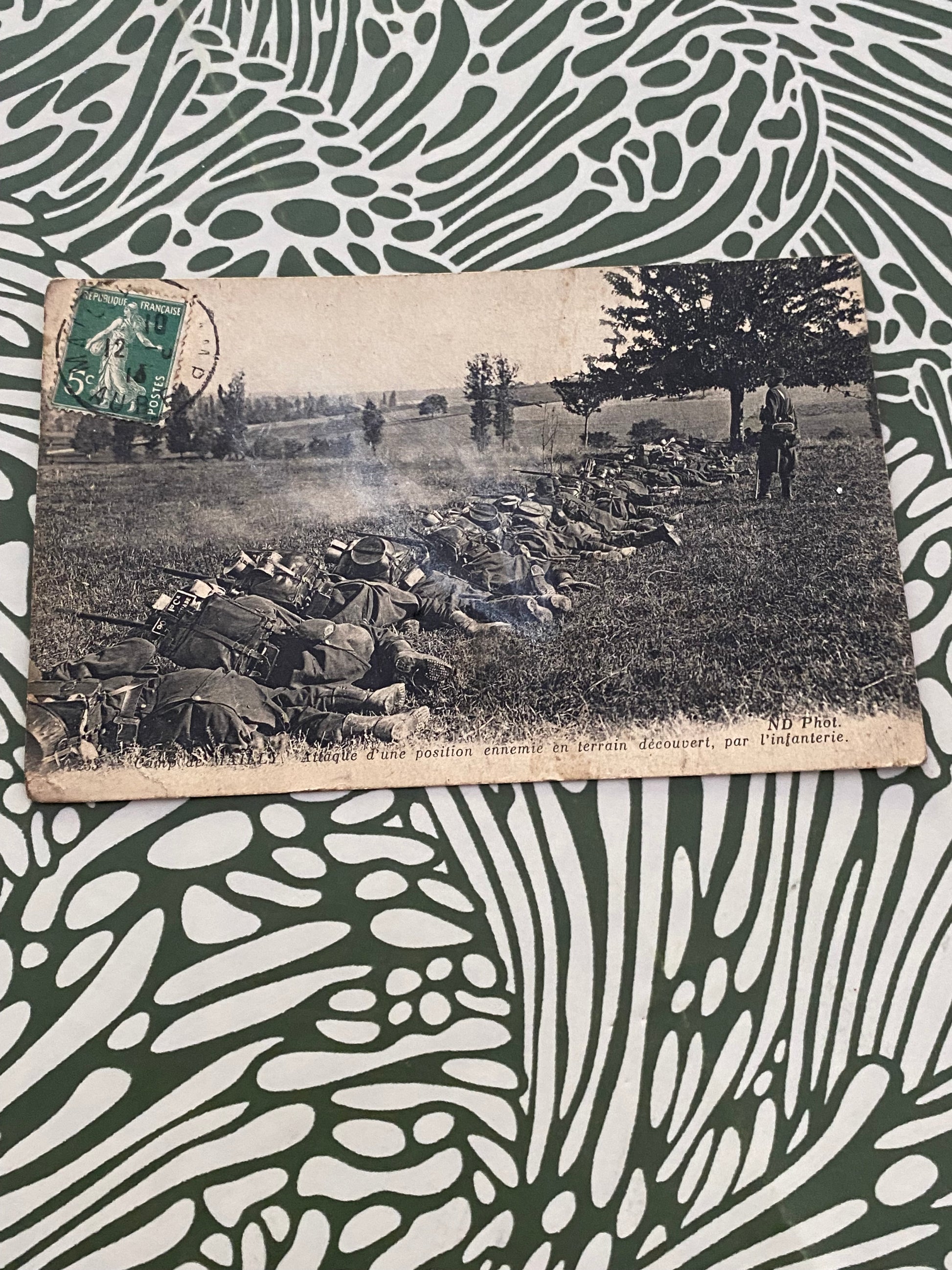 Carte postale ancienne. Camp de Mailly. Attaque d’une position ennemie en terrain découvert par l’infantilisation 1916.