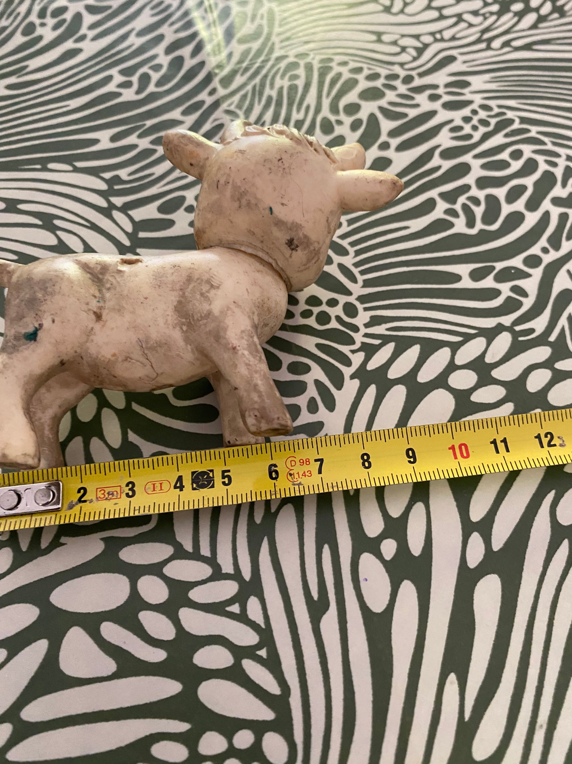 Figurine ancienne Vache pouet pouet.