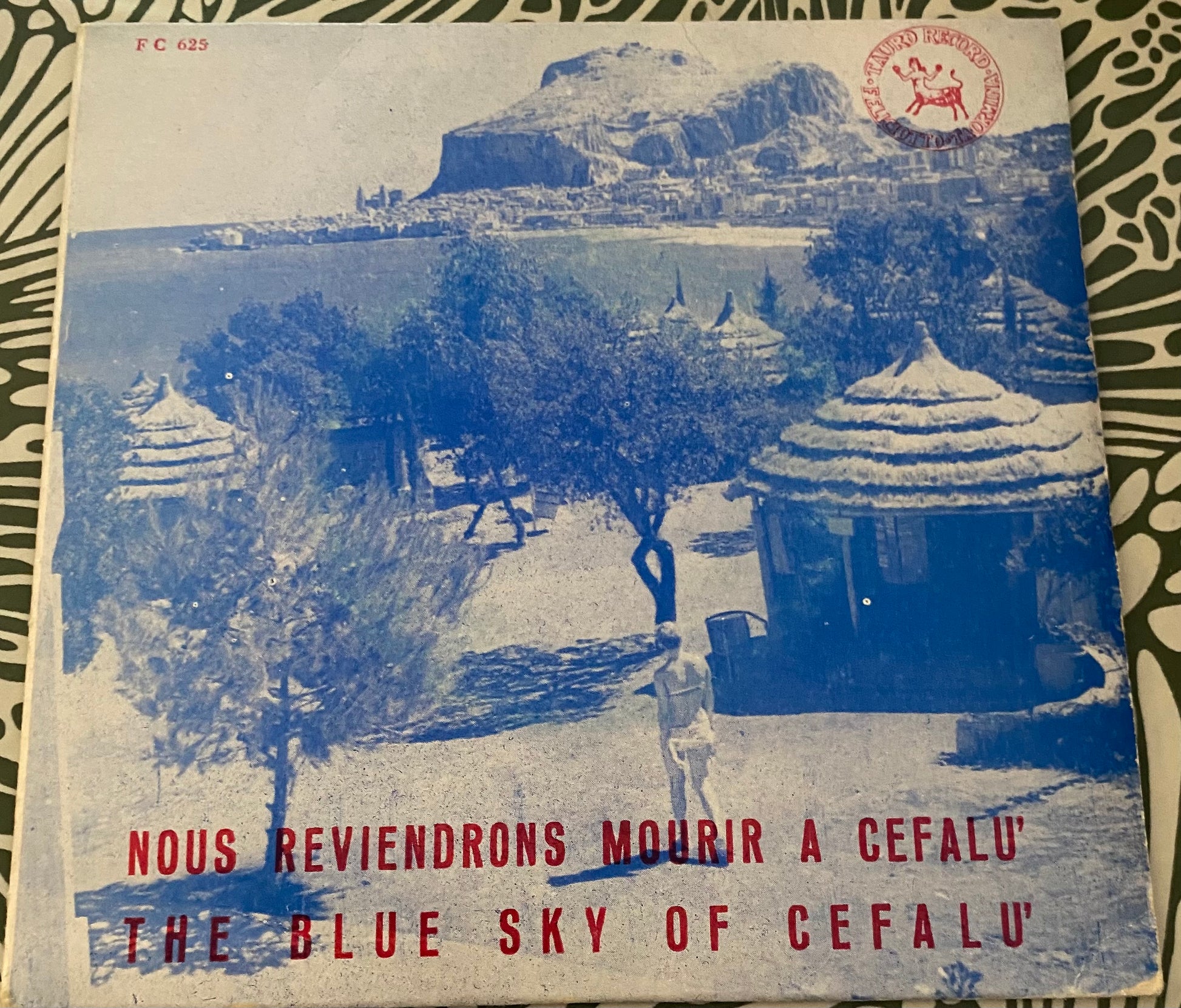 Disque vinyle 45 Tours musique du film. Nous reviendrons mourir à Cefalu