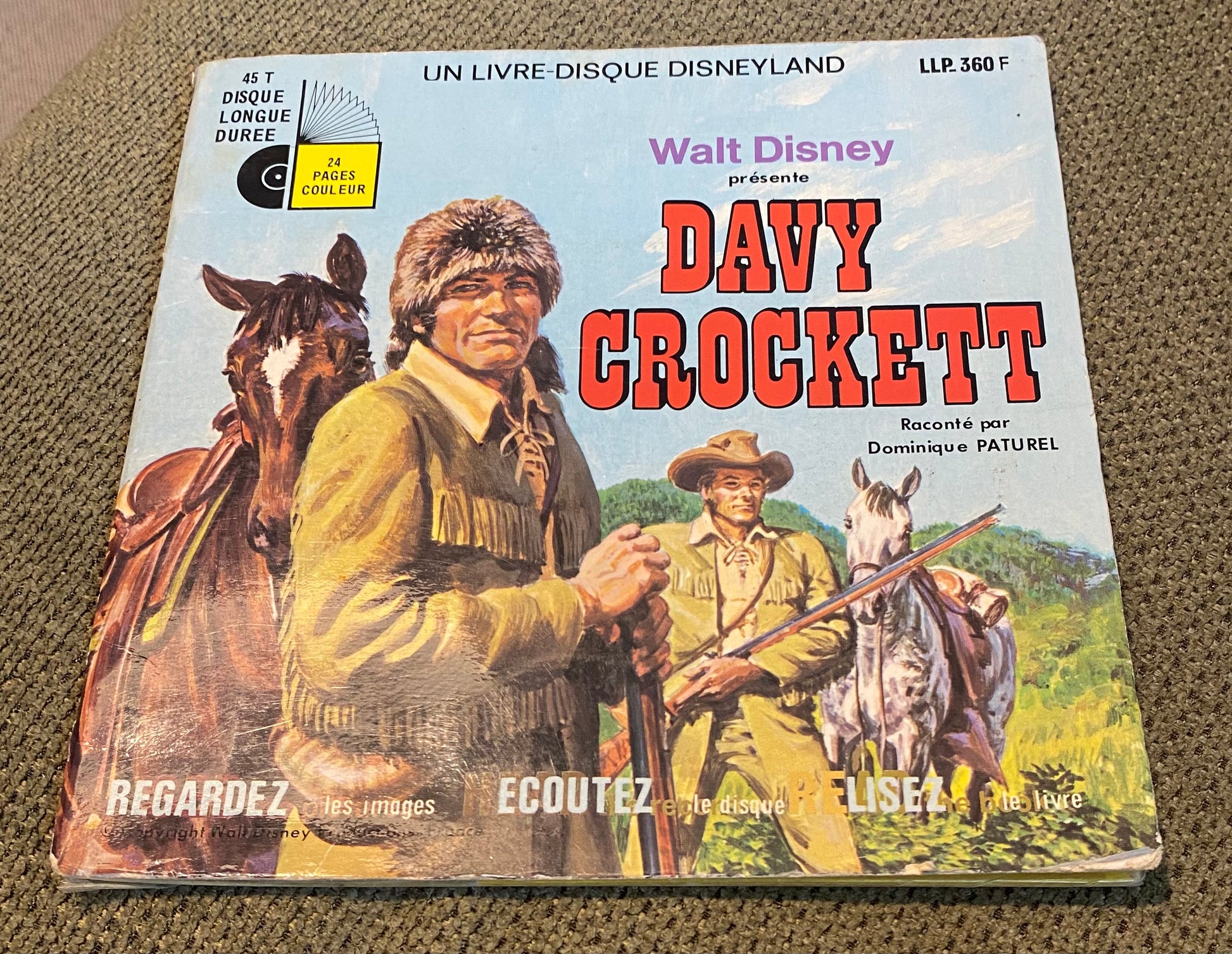 Livre disque vinyle Davy Crockett. Walt Disney