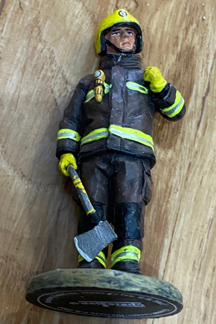Figurine ancienne Delprado Pompier. Londre Tenue de feu G. B 2003