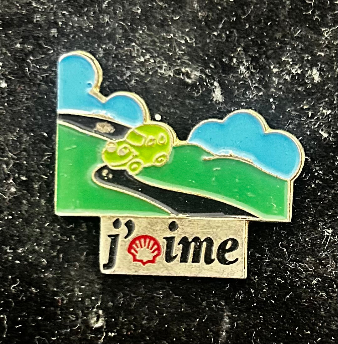 Pin’s ancien Total. J’aime