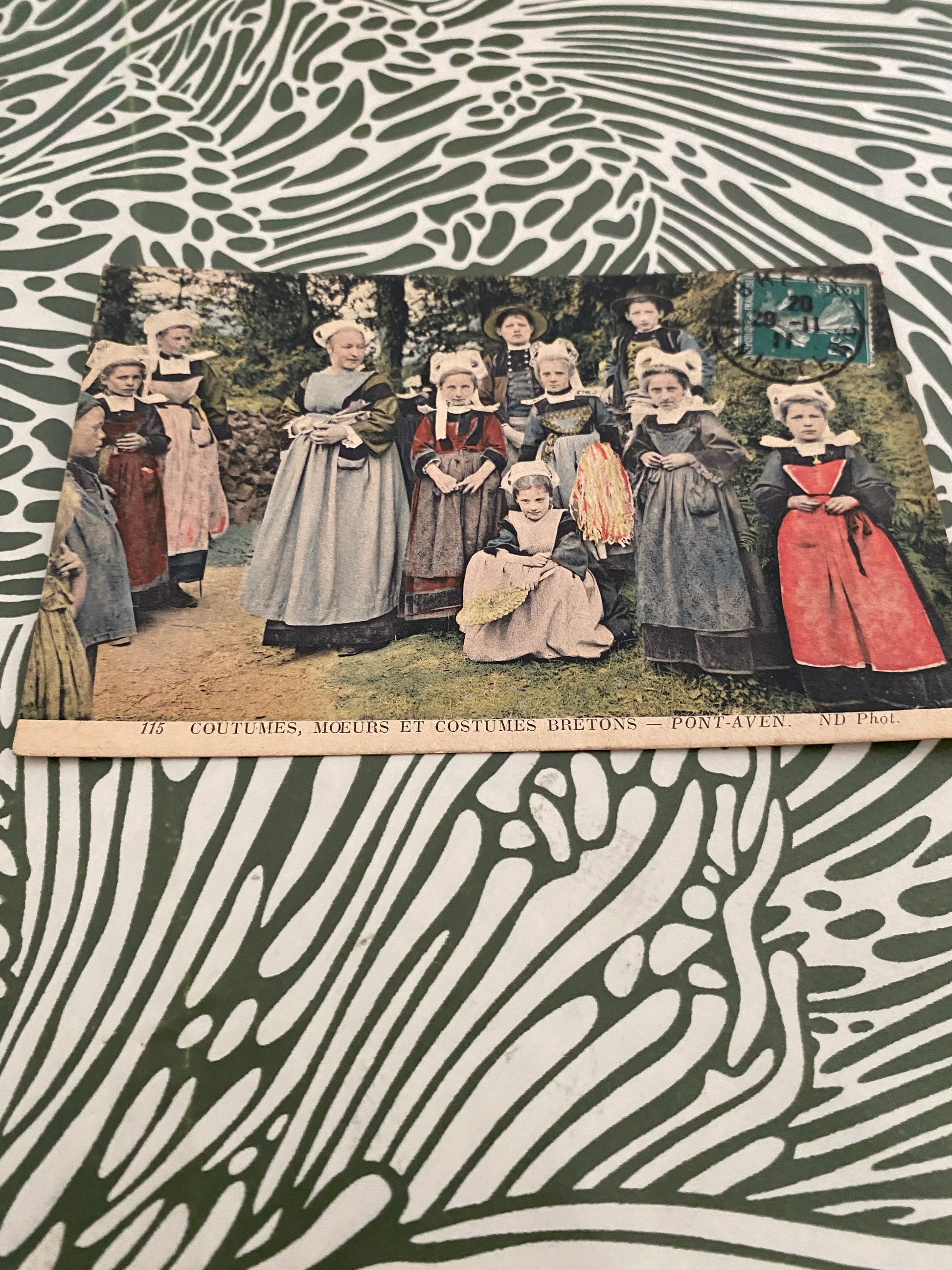 Carte postale ancienne. Coutumes mœurs et costumes Bretons. Pont-Aven