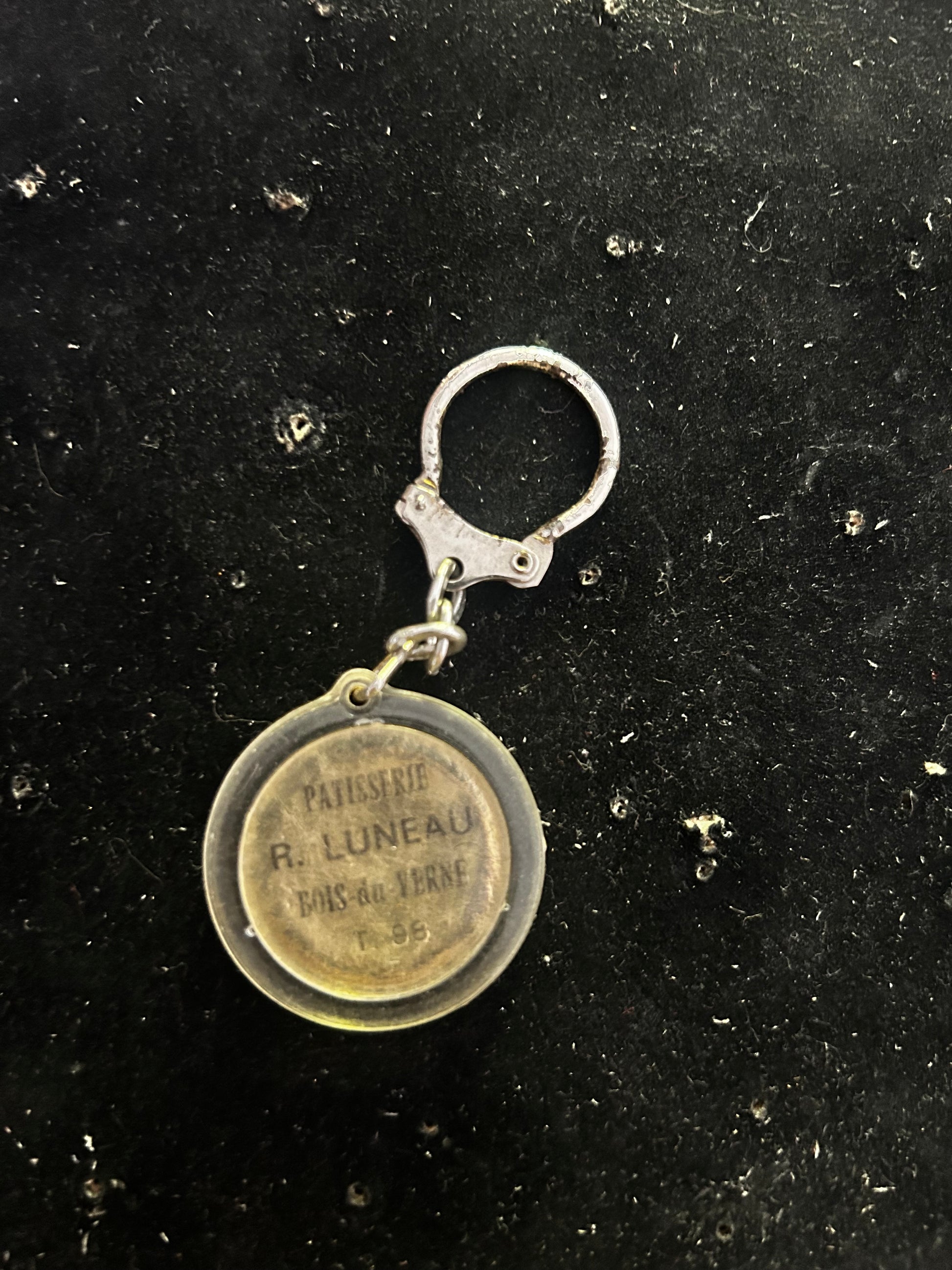 Porte clefs ancien. Pâtisserie R. Luneau. Voiture ancienne