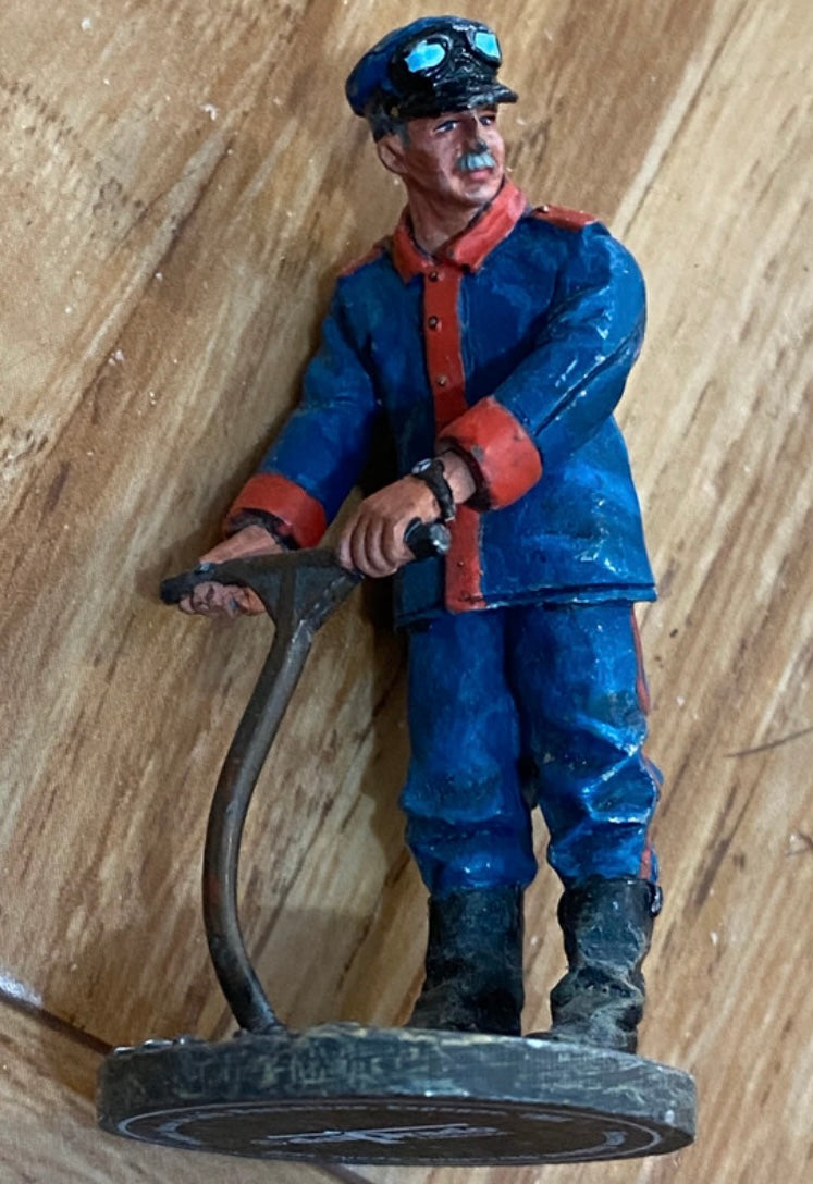 Figurine ancienne en Plomb Delprado Pompier tenue de feu Barcelone Espagne 1923