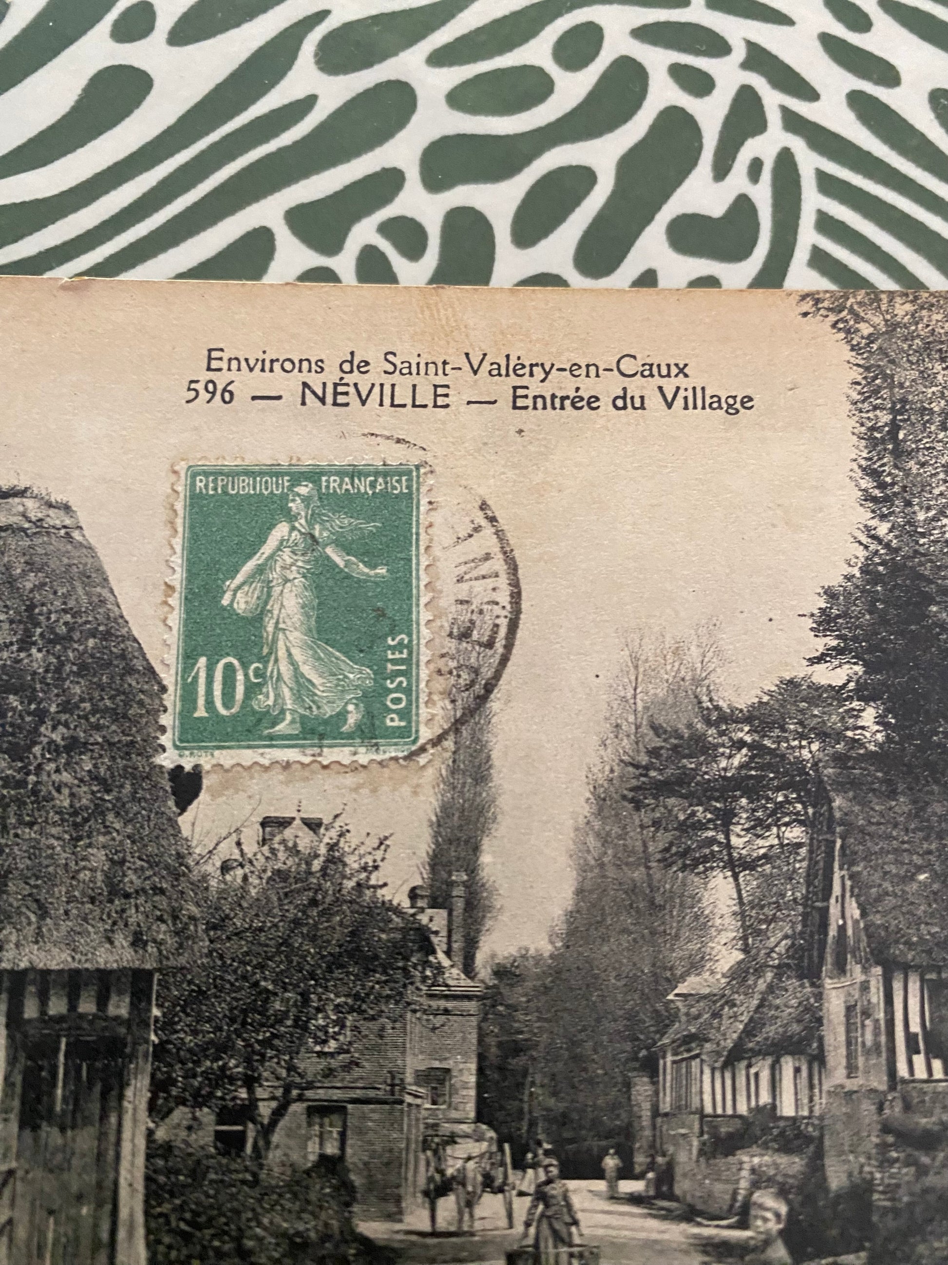 Carte postales ancienne Environs de Saint Valery en Caux. Neville. Entrée du village. 1922