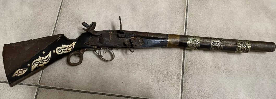 Jouet ? Objet de décoration fusil turc ou marocain du 19ieme bois et métal 53 cm