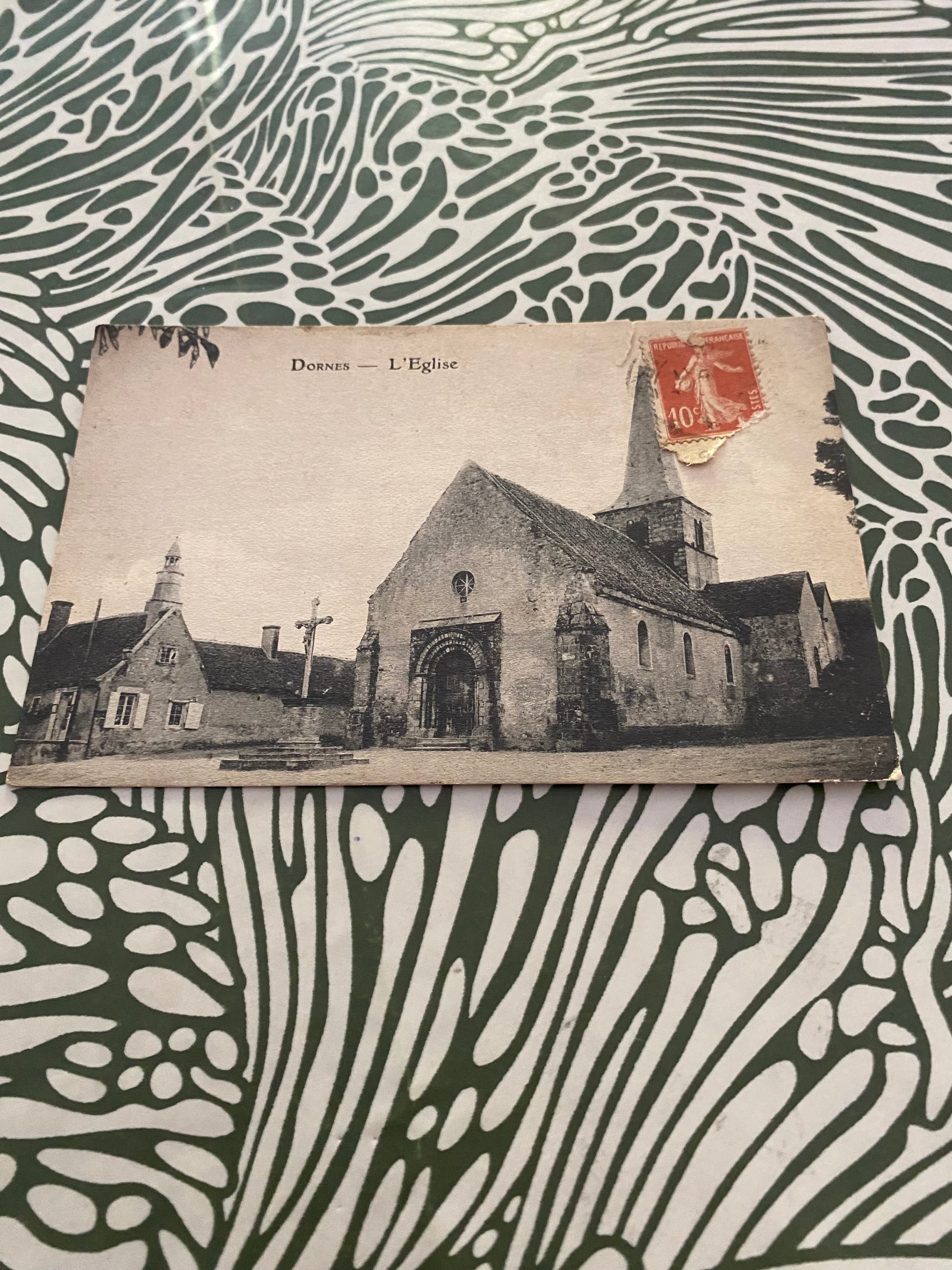 Cartes postales anciennes Dornes. L’église