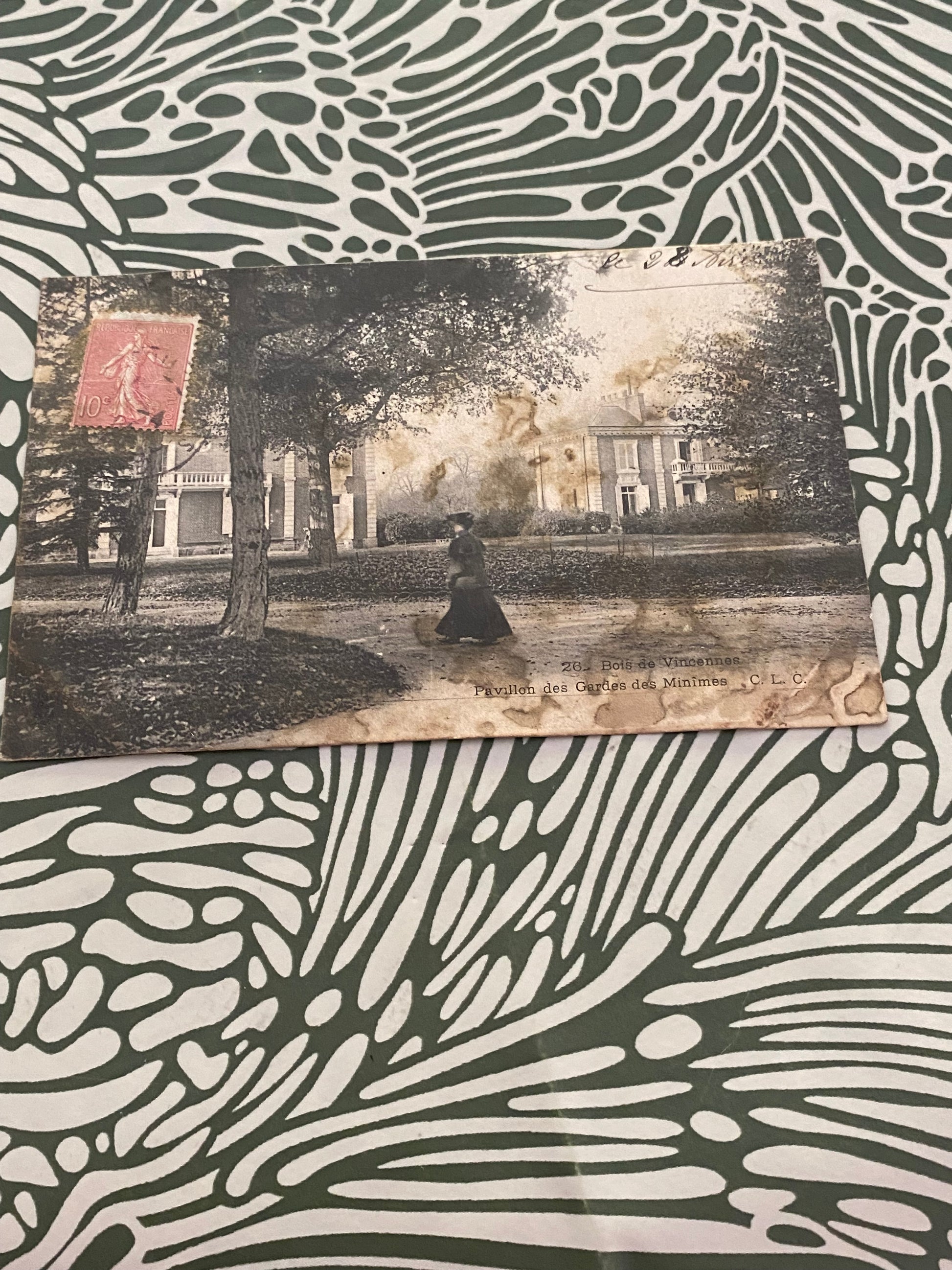 Carte postale ancienne. Bois de Vincennes. Pavillons des gardes des minimes