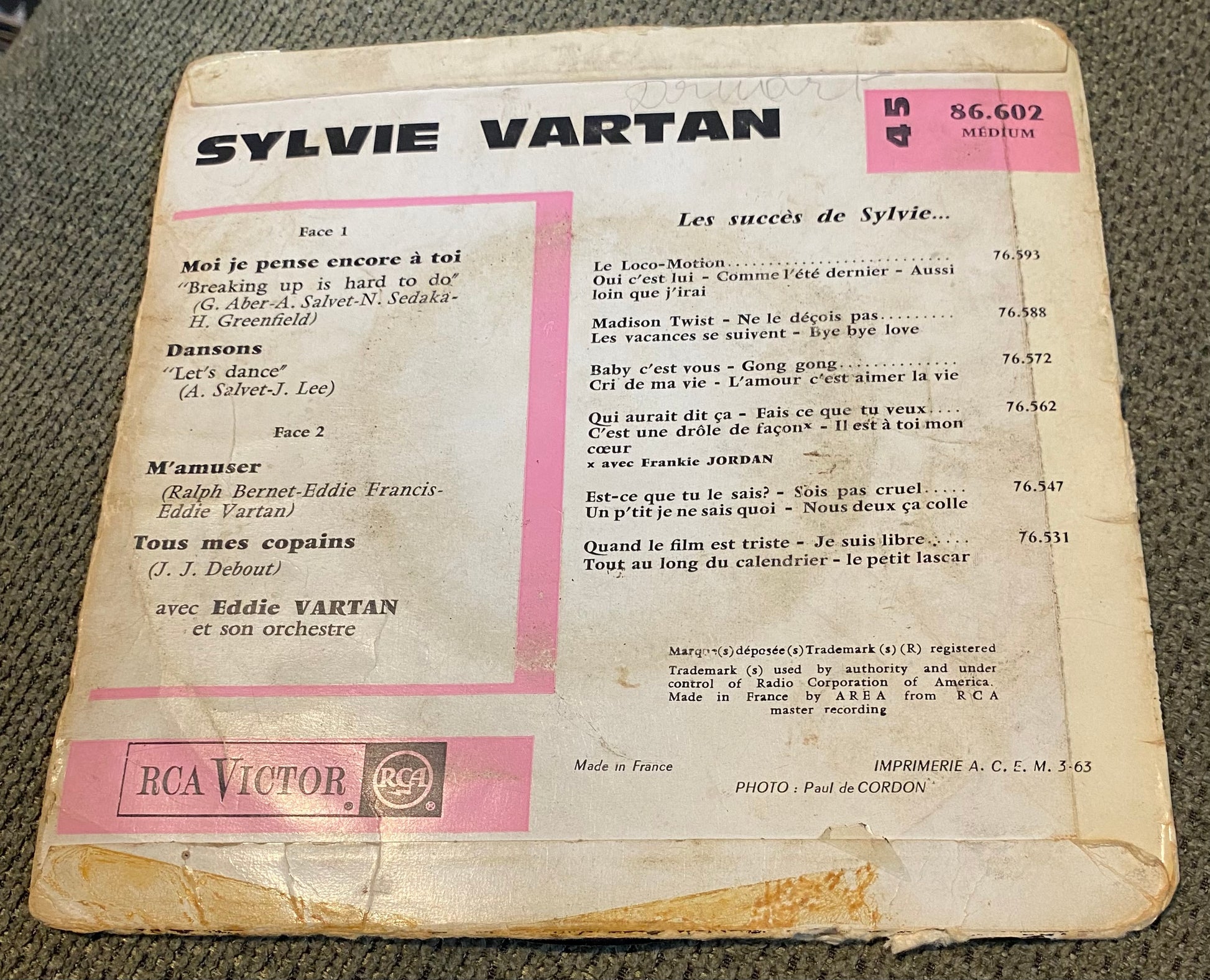 Disque vinyle 45 tours Sylvie Vartan. Moi je pense encore à toi