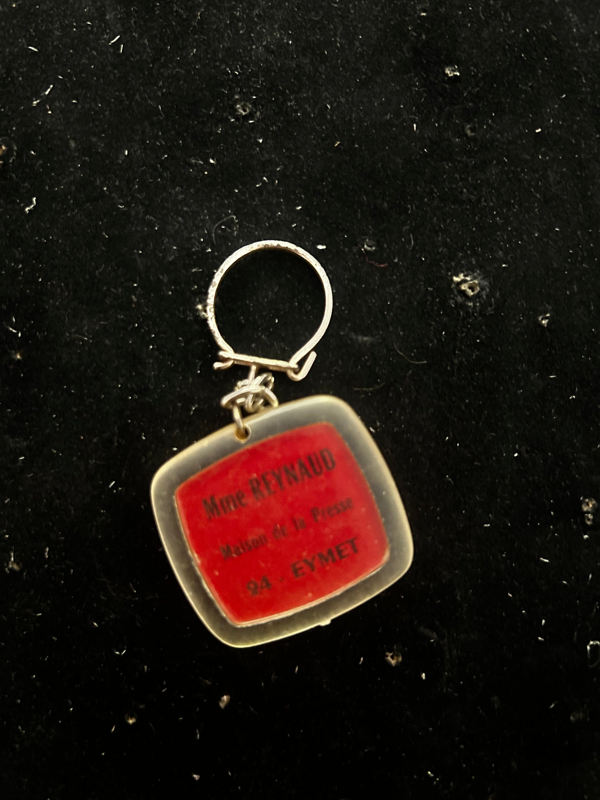 Porte clefs Madame Reynaud. Maison de la presse.