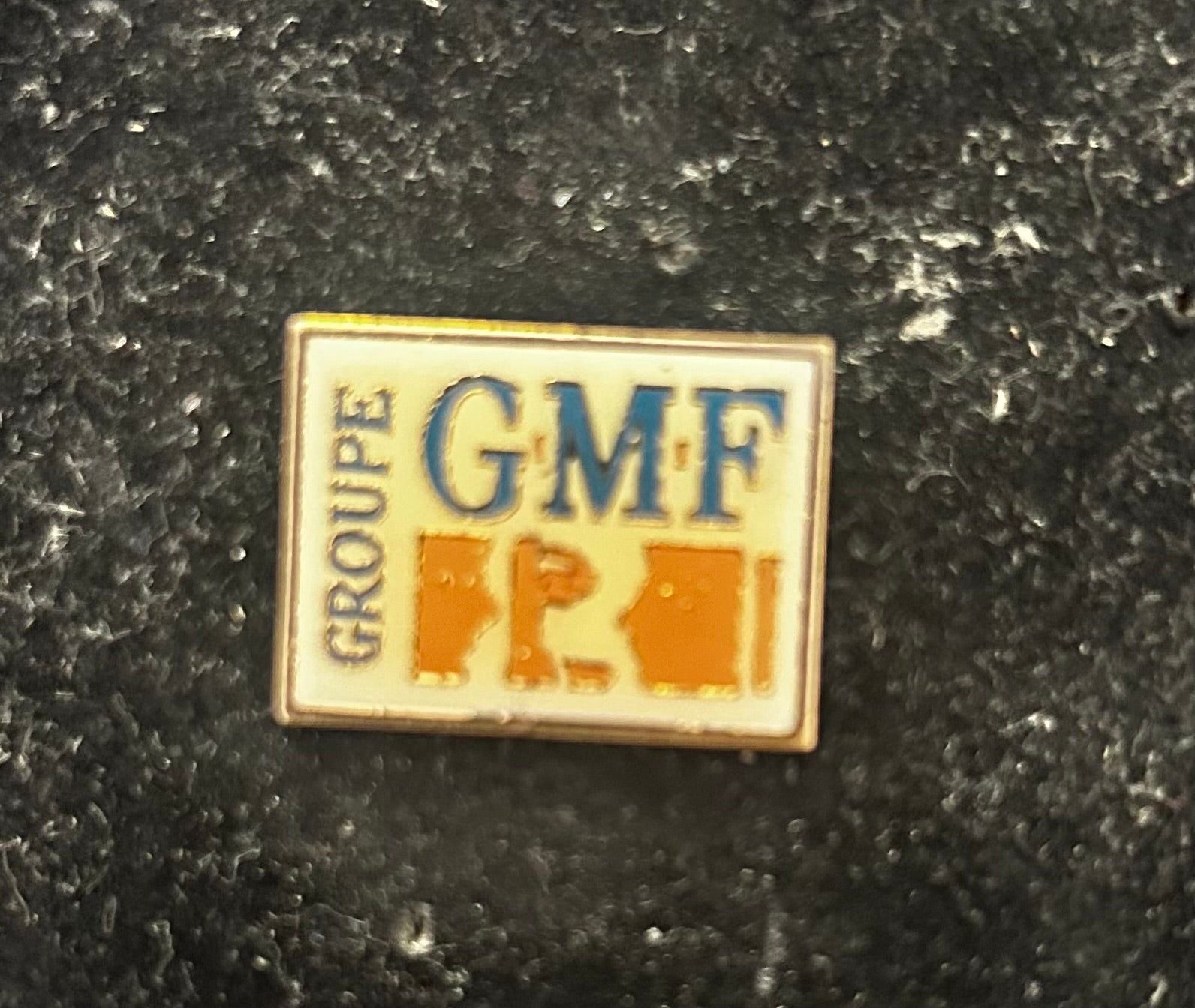 Pin’s ancien Le Groupe G. M. F