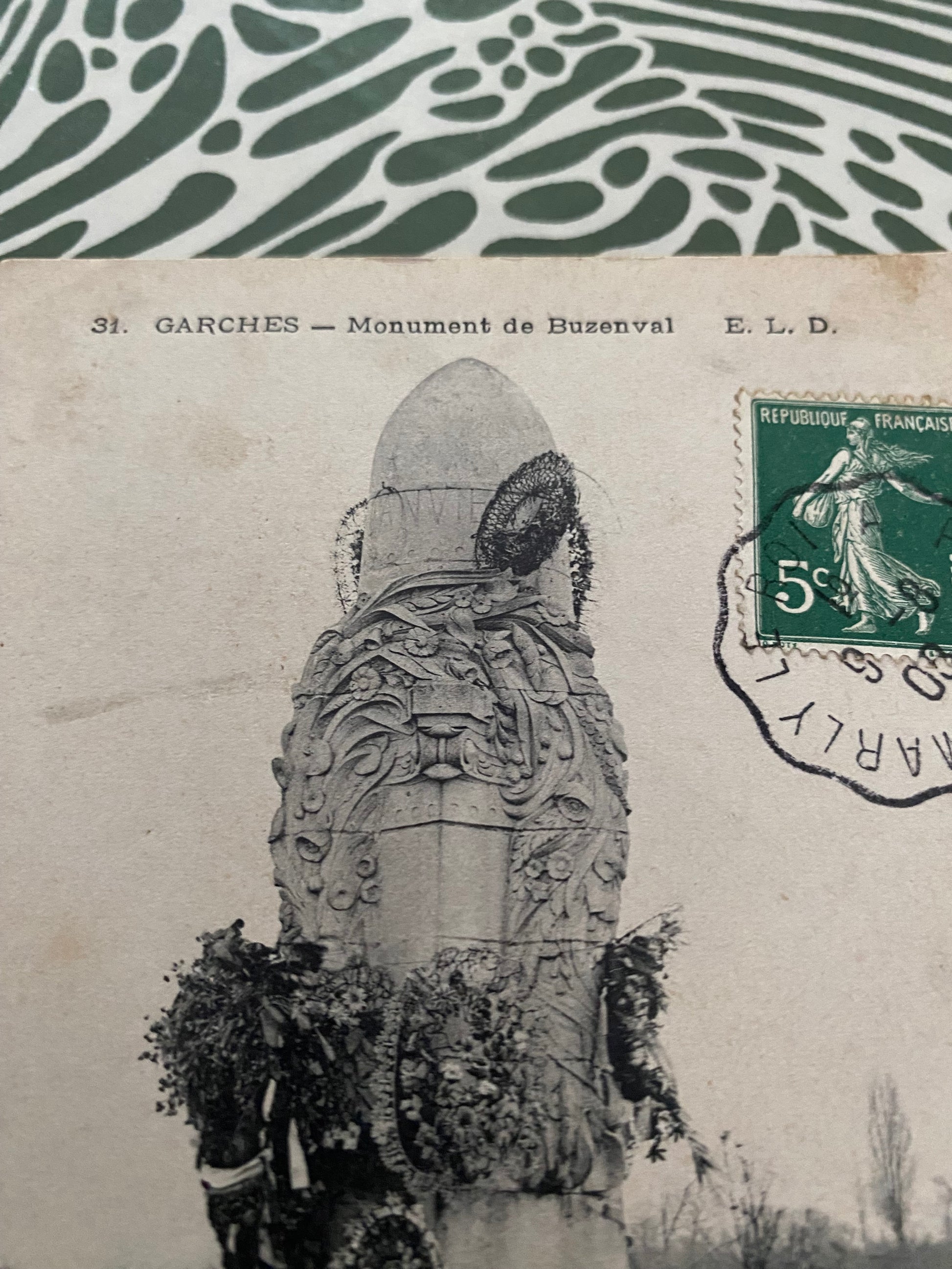 Carte postale ancienne Garches. Monument de Buzenval