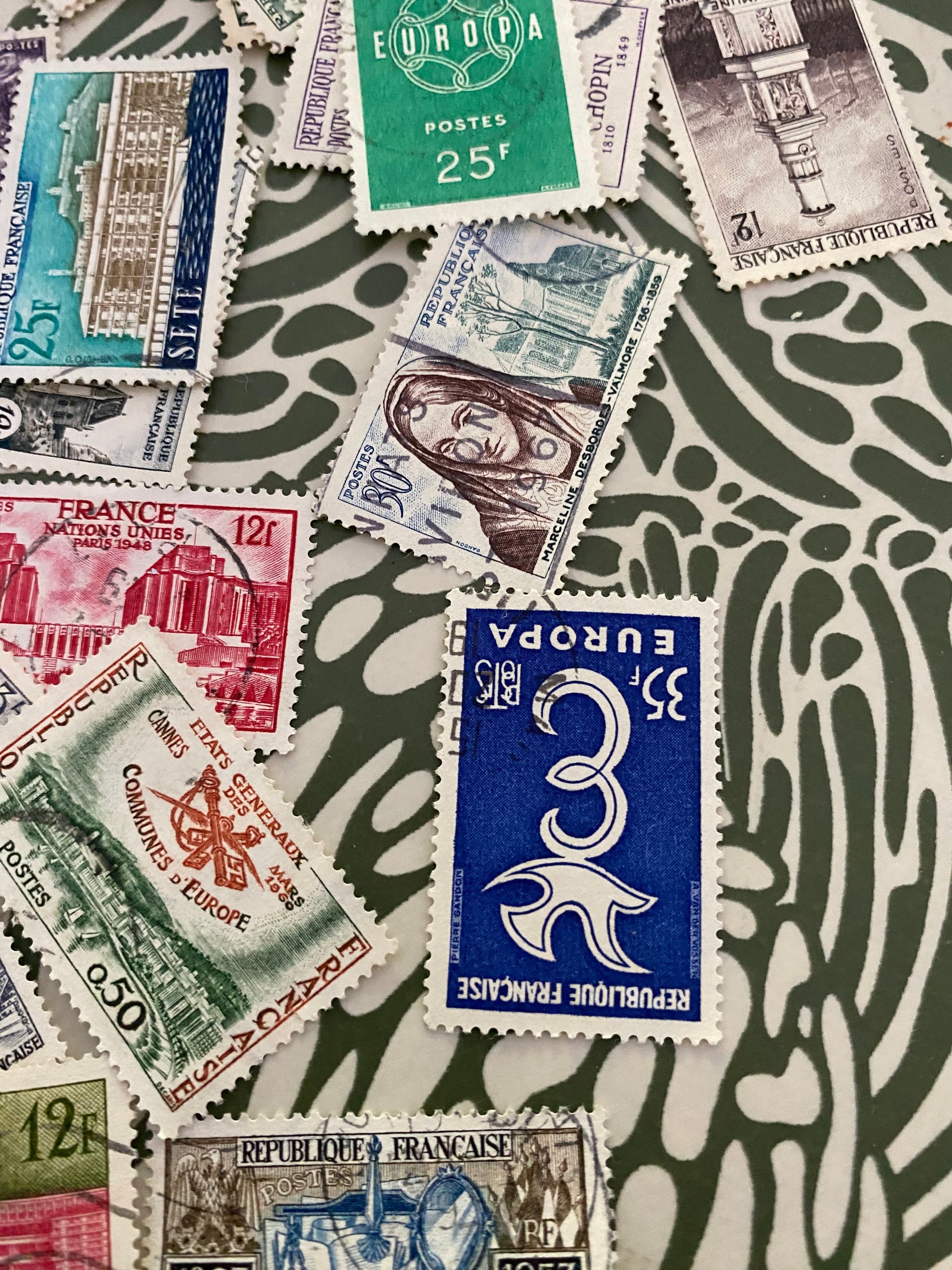 Timbres gros lot divers. Comme sur les photos