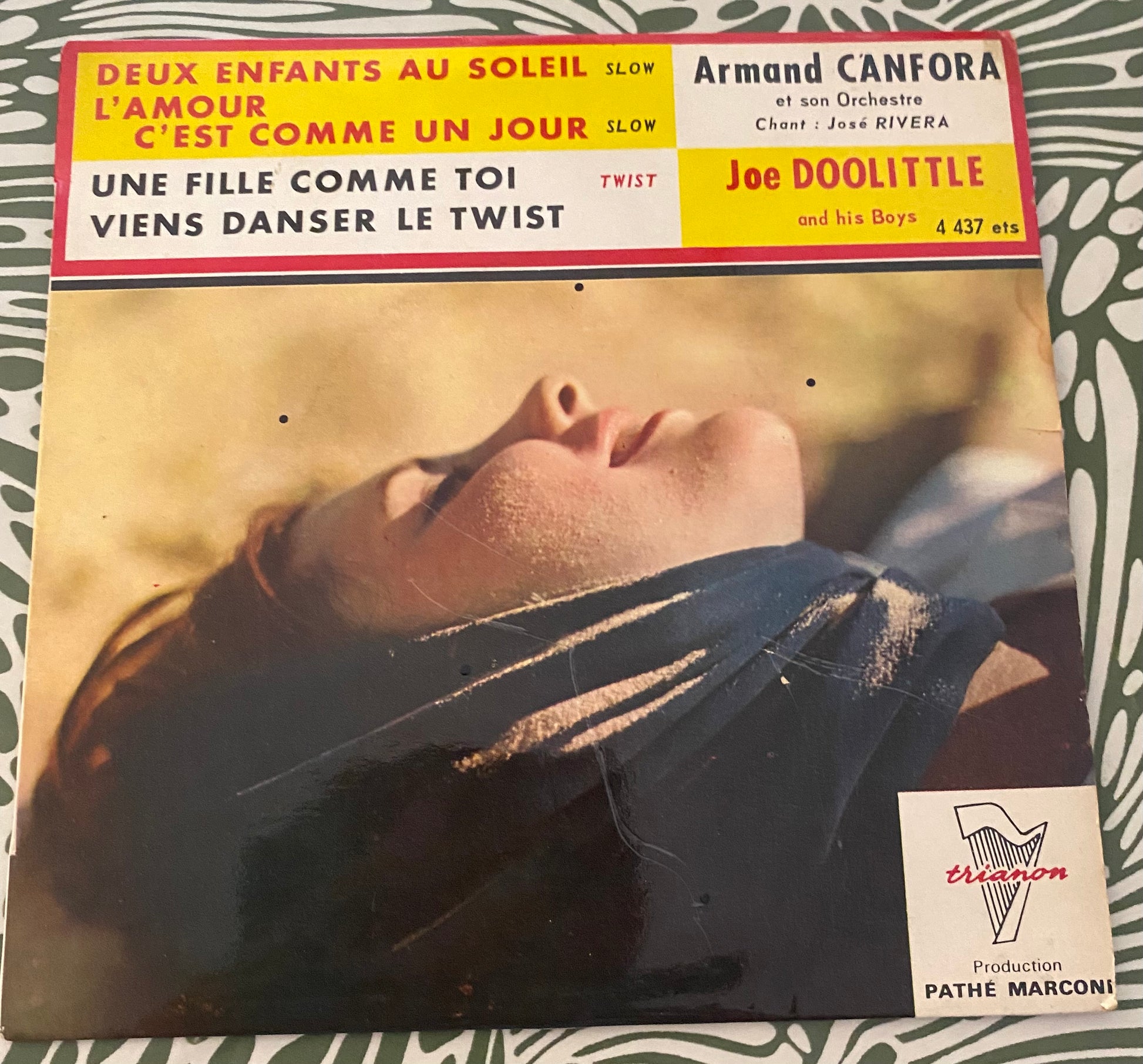 Disque vinyle 45 Tours Armand Canfora et son orchestre. Deux enfants au soleil