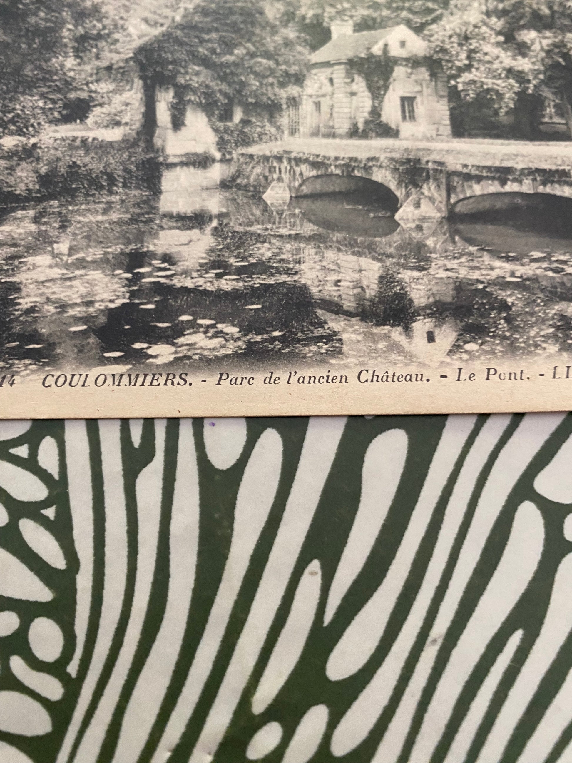 Carte postales ancienne Coulommiers Parc de l’ancien Château. Le pont. LL