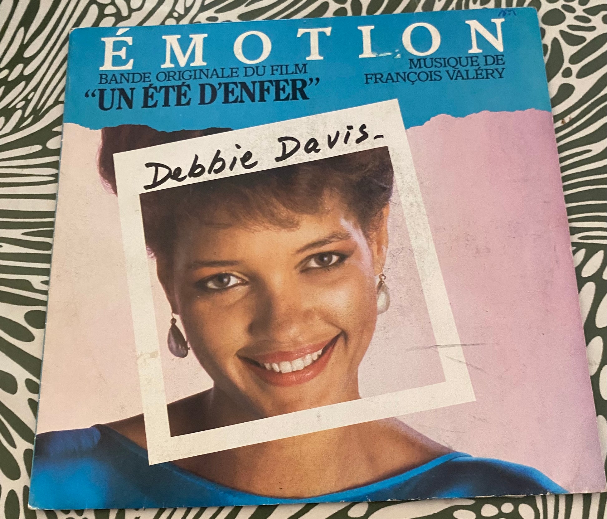 Disque vinyle 45 tours Debbie Davis. Émotion. Bande originale du film un Été d’enfer