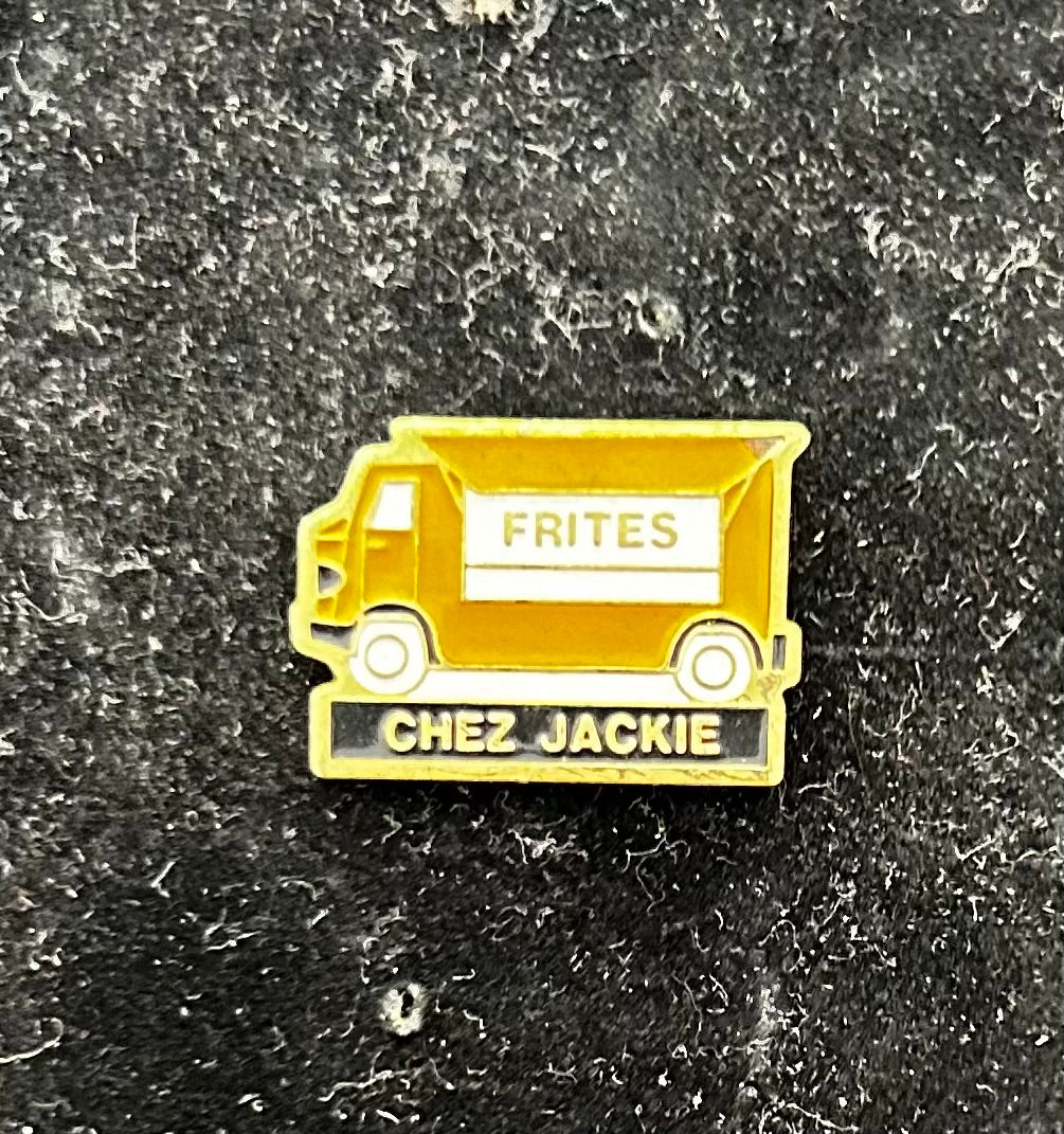 Pin’s ancien de collection Frites chez Jackie