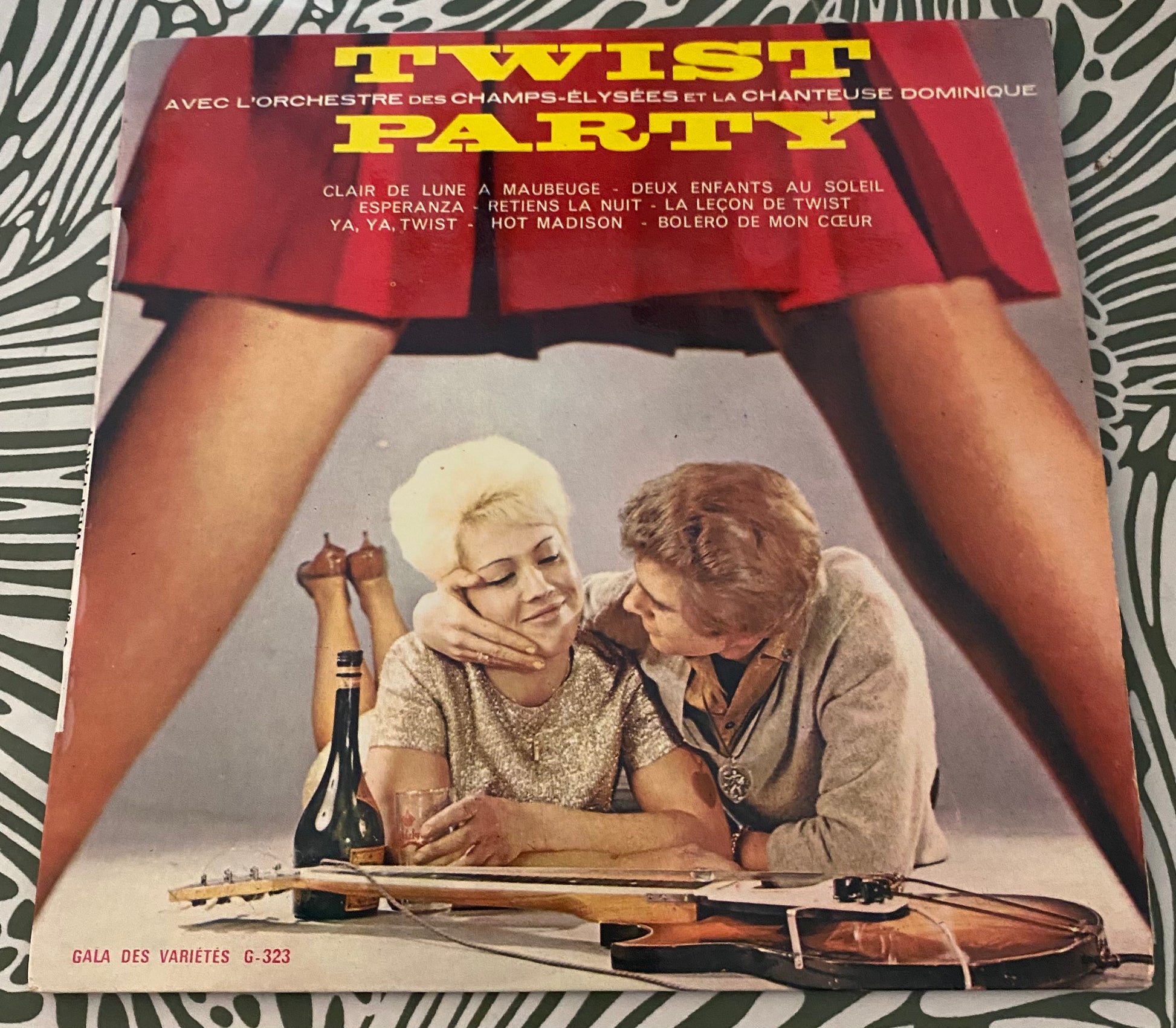 Disque vinyle 45 tours Twist party orchestre des champs Élysées et la chanteuse Dominique