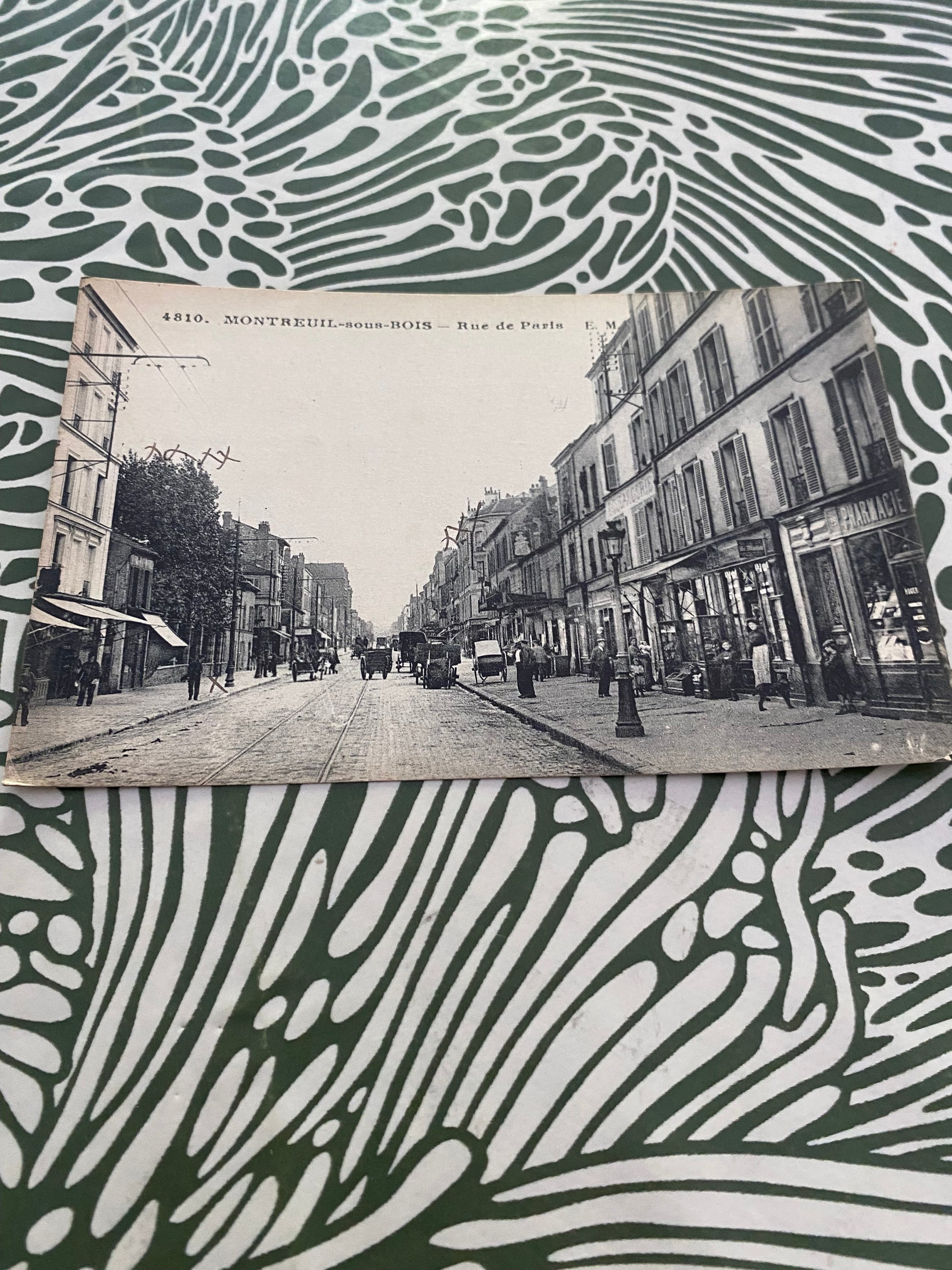 Carte postale Montreuil. Rue de Paris. 1923