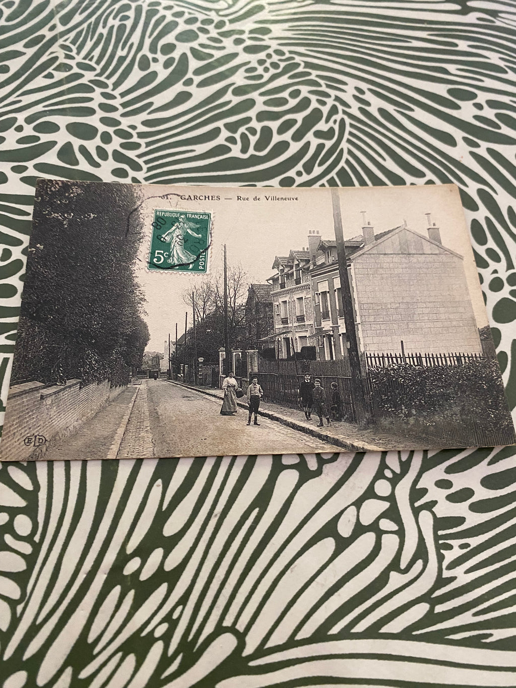 Carte postale ancienne Garches. Rue de Villeneuve. 1908
