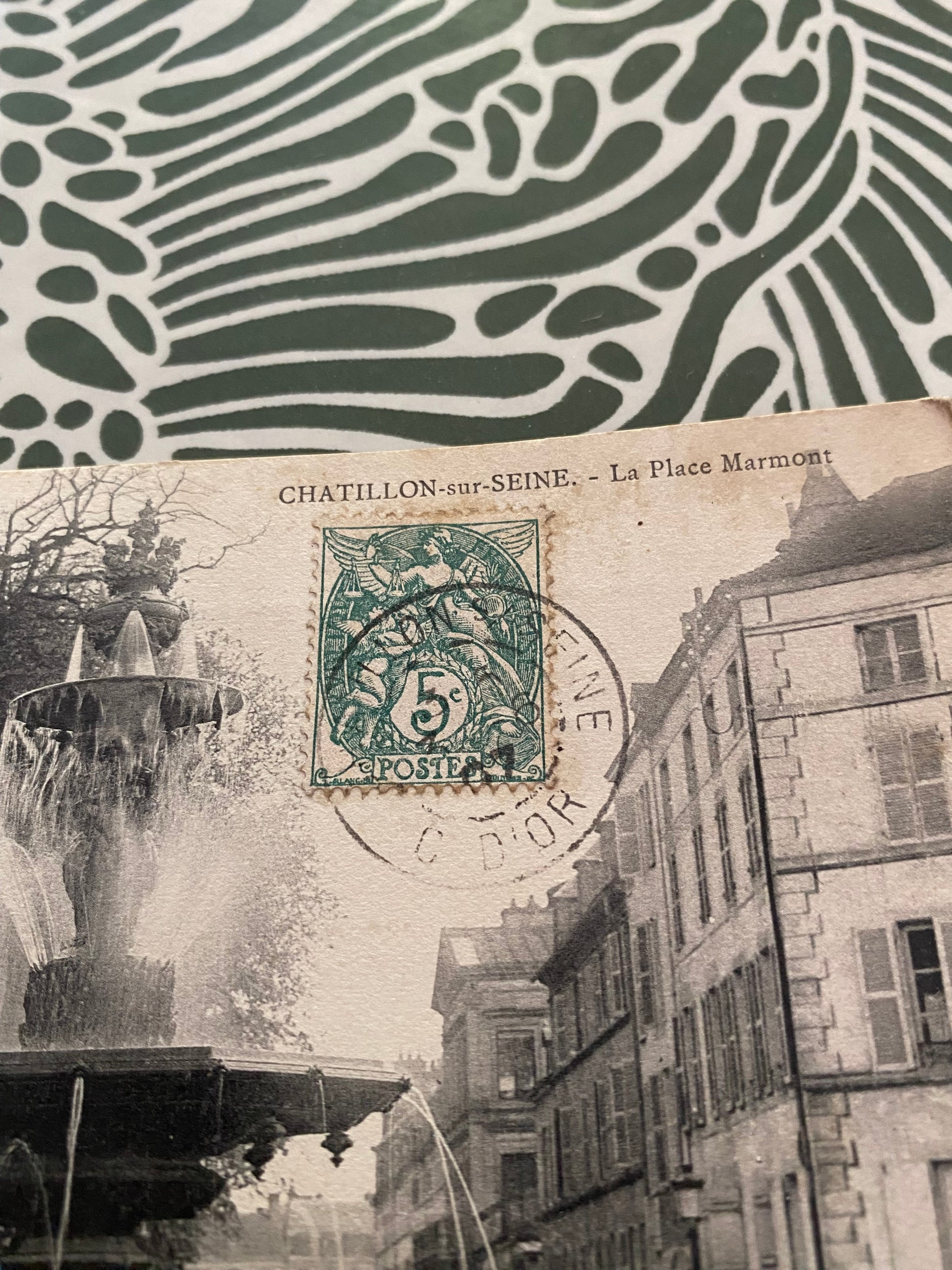 Carte postale ancienne. Châtillon sur Seine. La place Marmont.