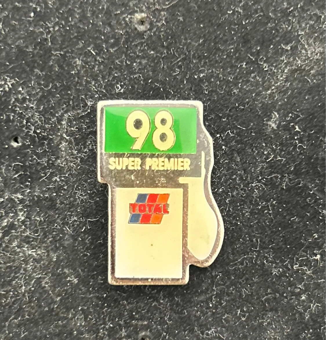 Pin’s de collection ancien Total Super premier 98