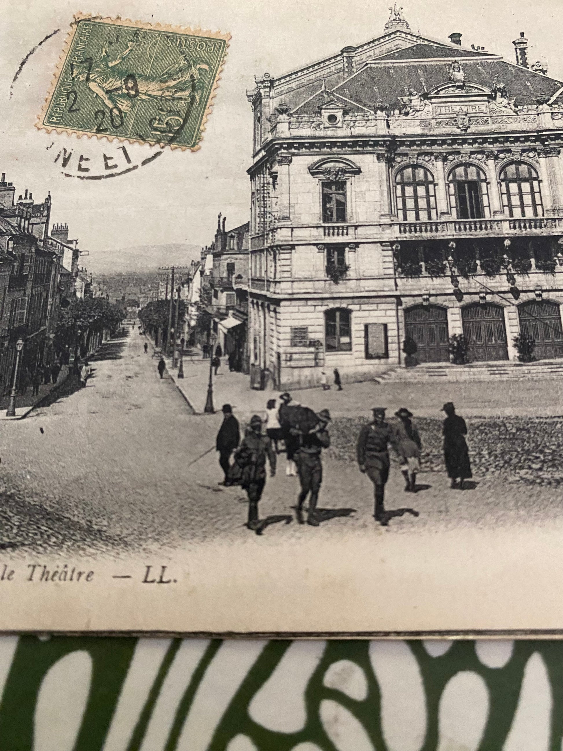 Carte postale ancienne Autun. Avenue de la gare et théâtre